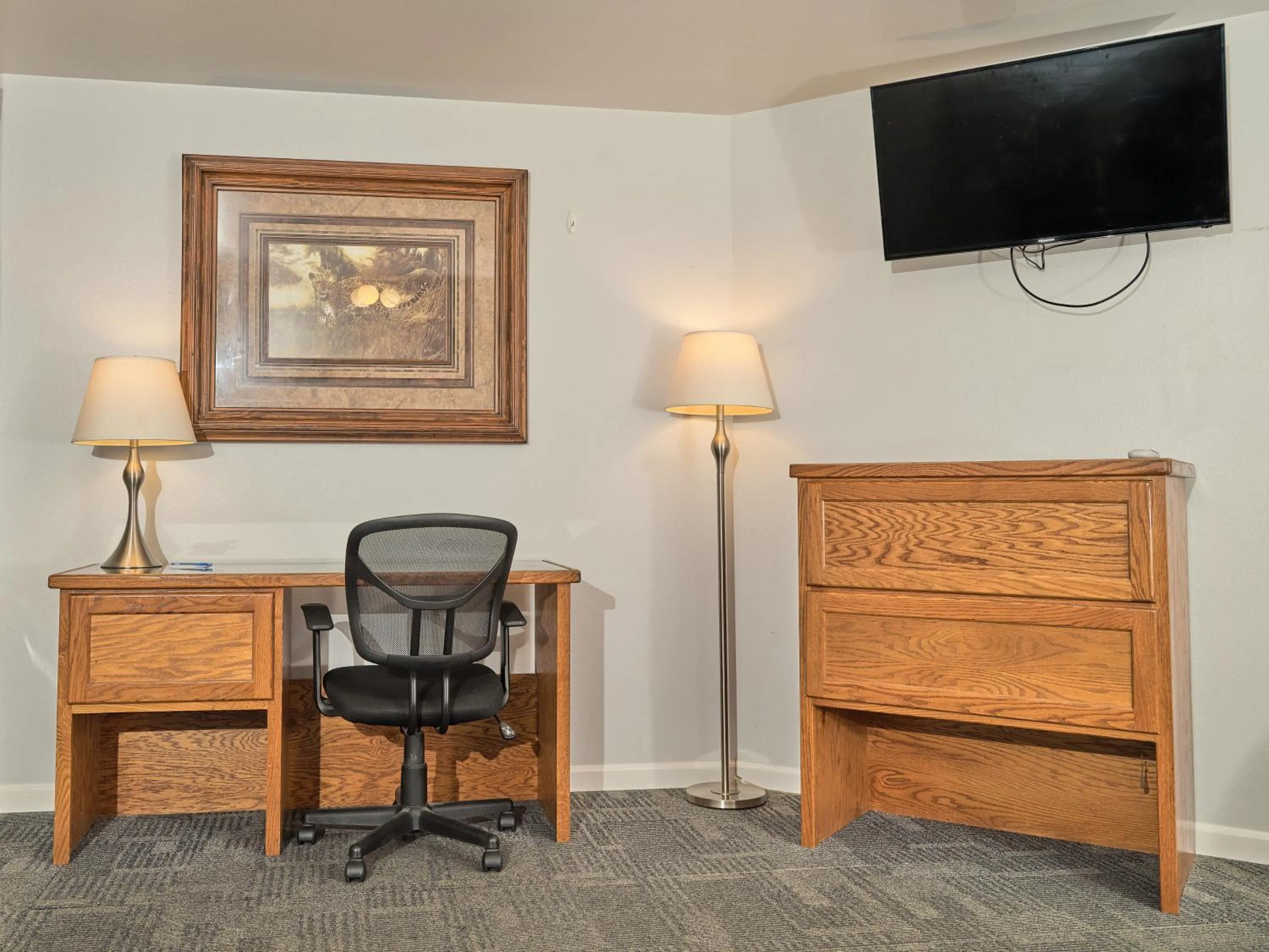 Bedroom in The Oakwood Inn