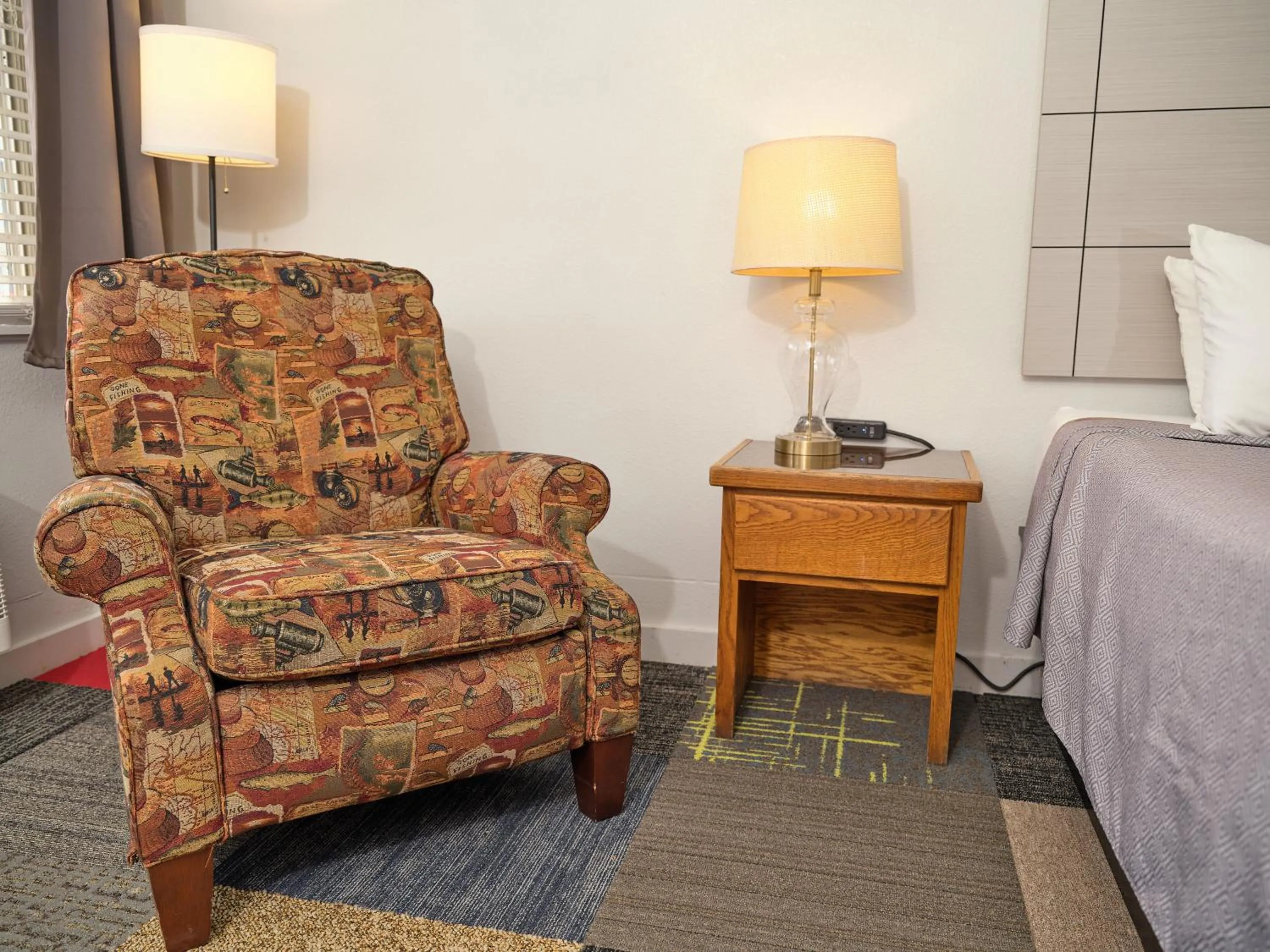 Bedroom, Bed in The Oakwood Inn