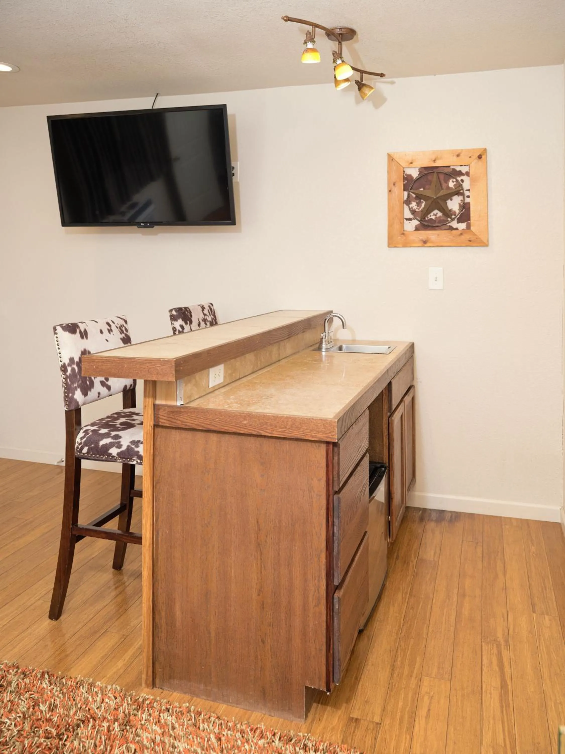 Dining area in The Crest Motel