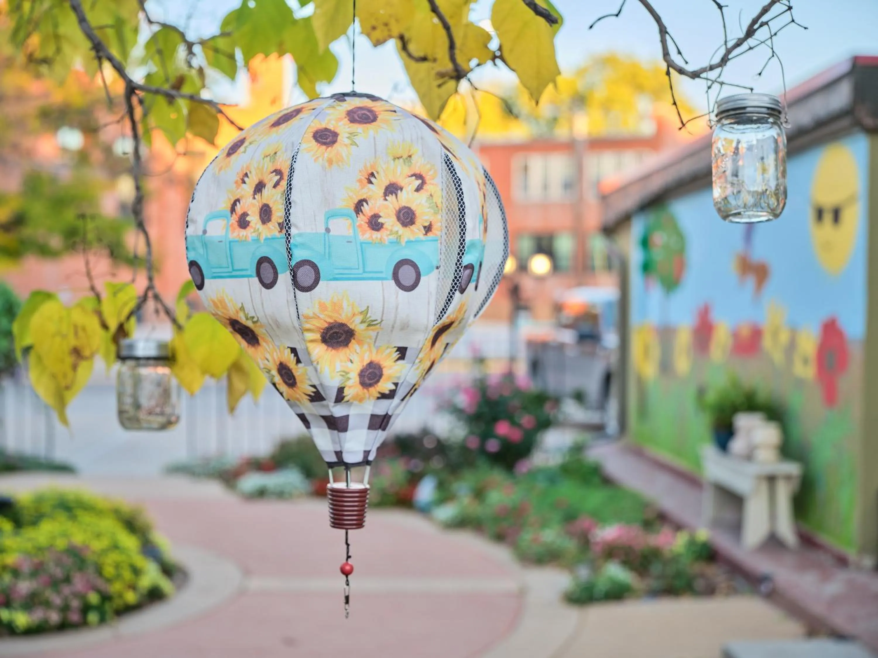 Garden in The Crest Motel