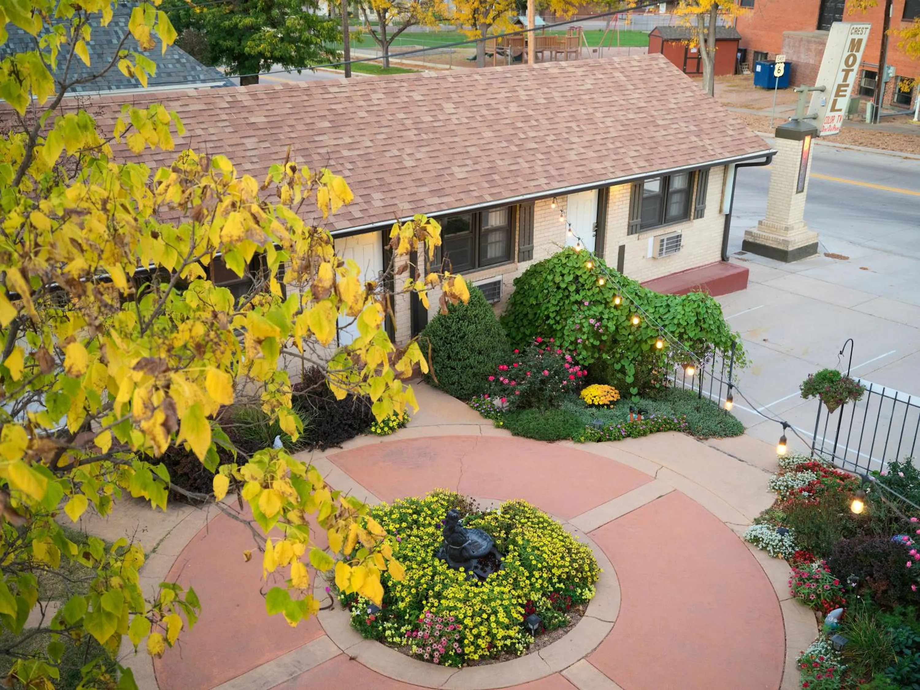 Property building in The Crest Motel