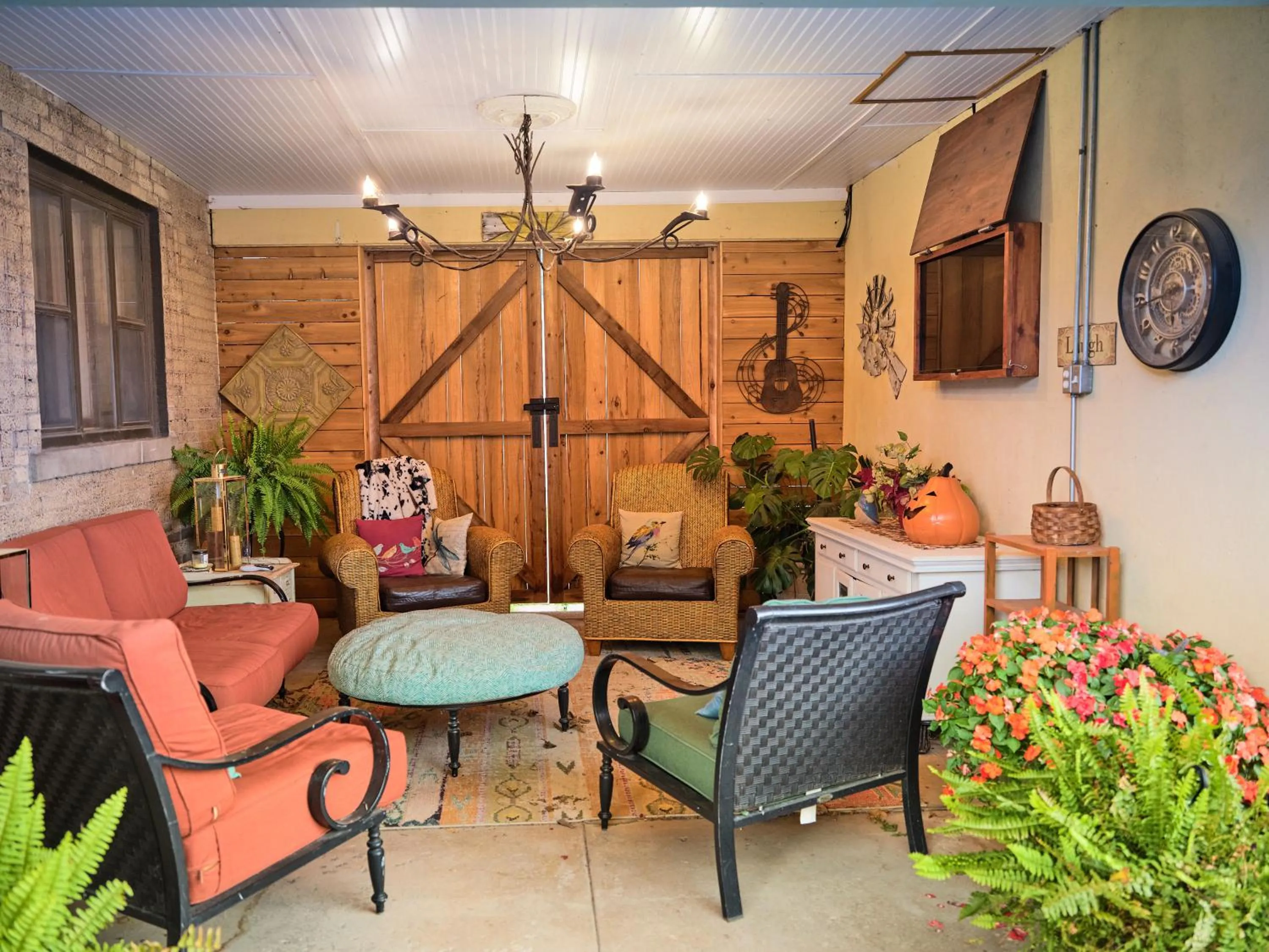 Patio in The Crest Motel