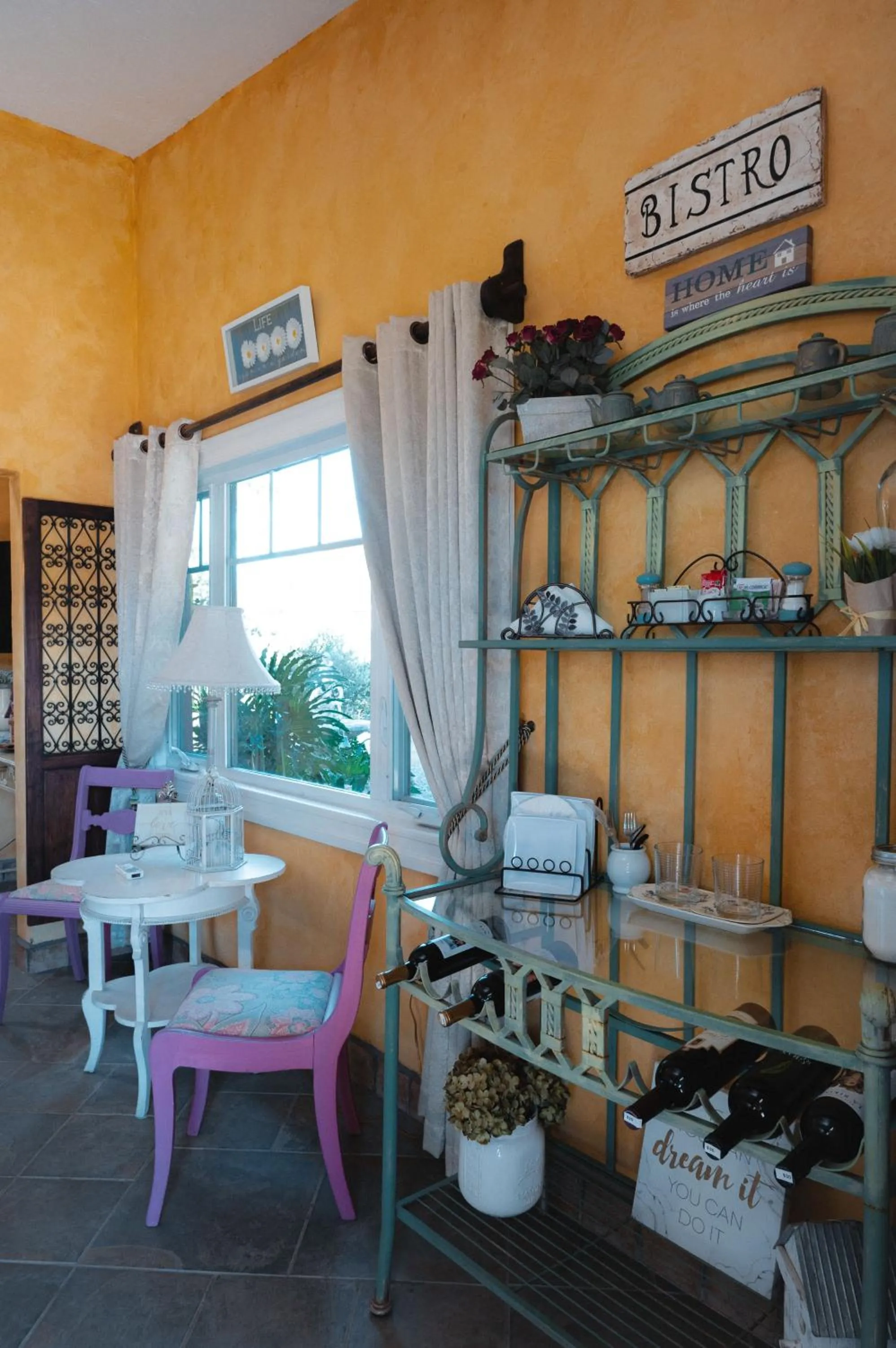 Seating area in Viña Calabria