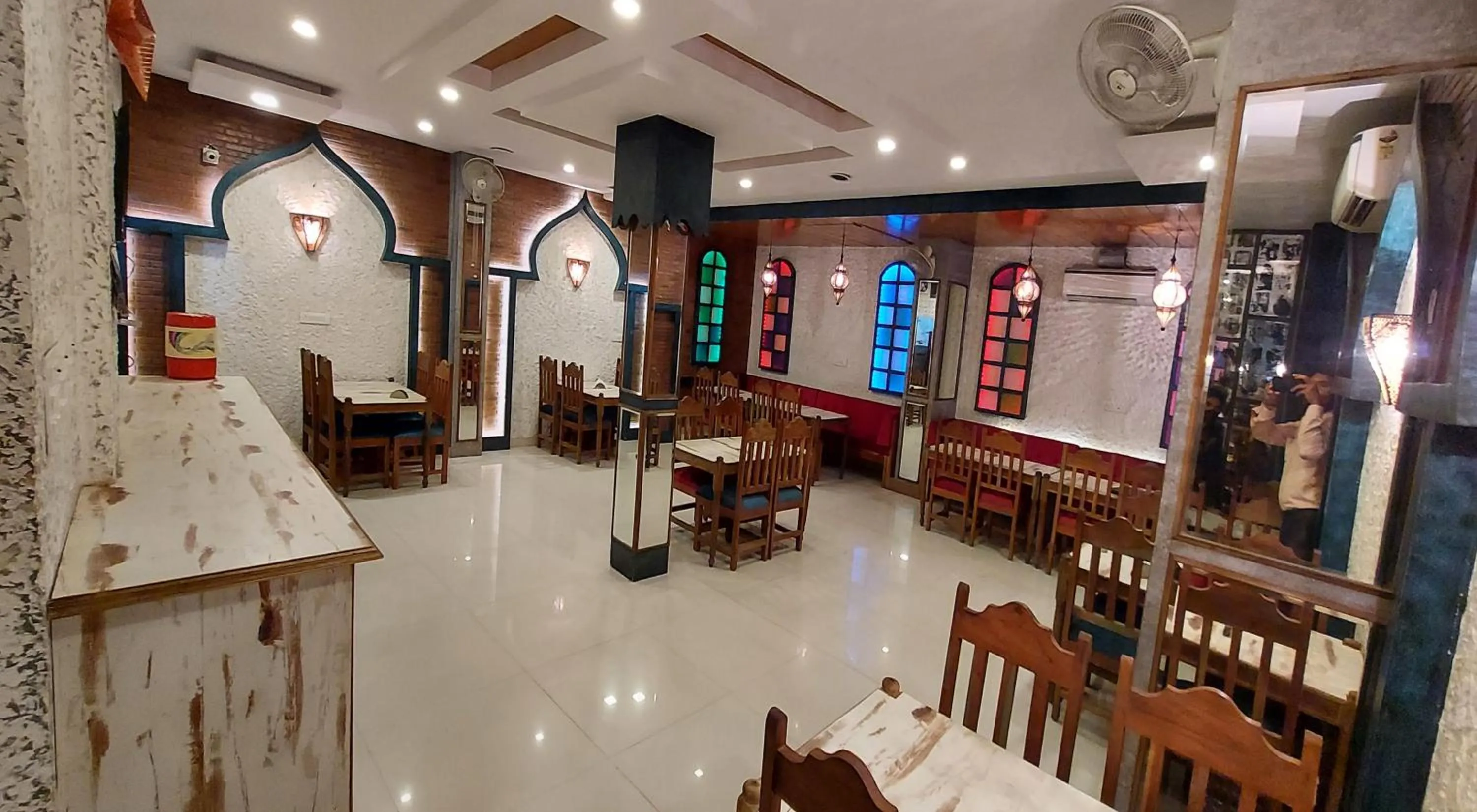 Restaurant/places to eat in Hotel Reeve Inn