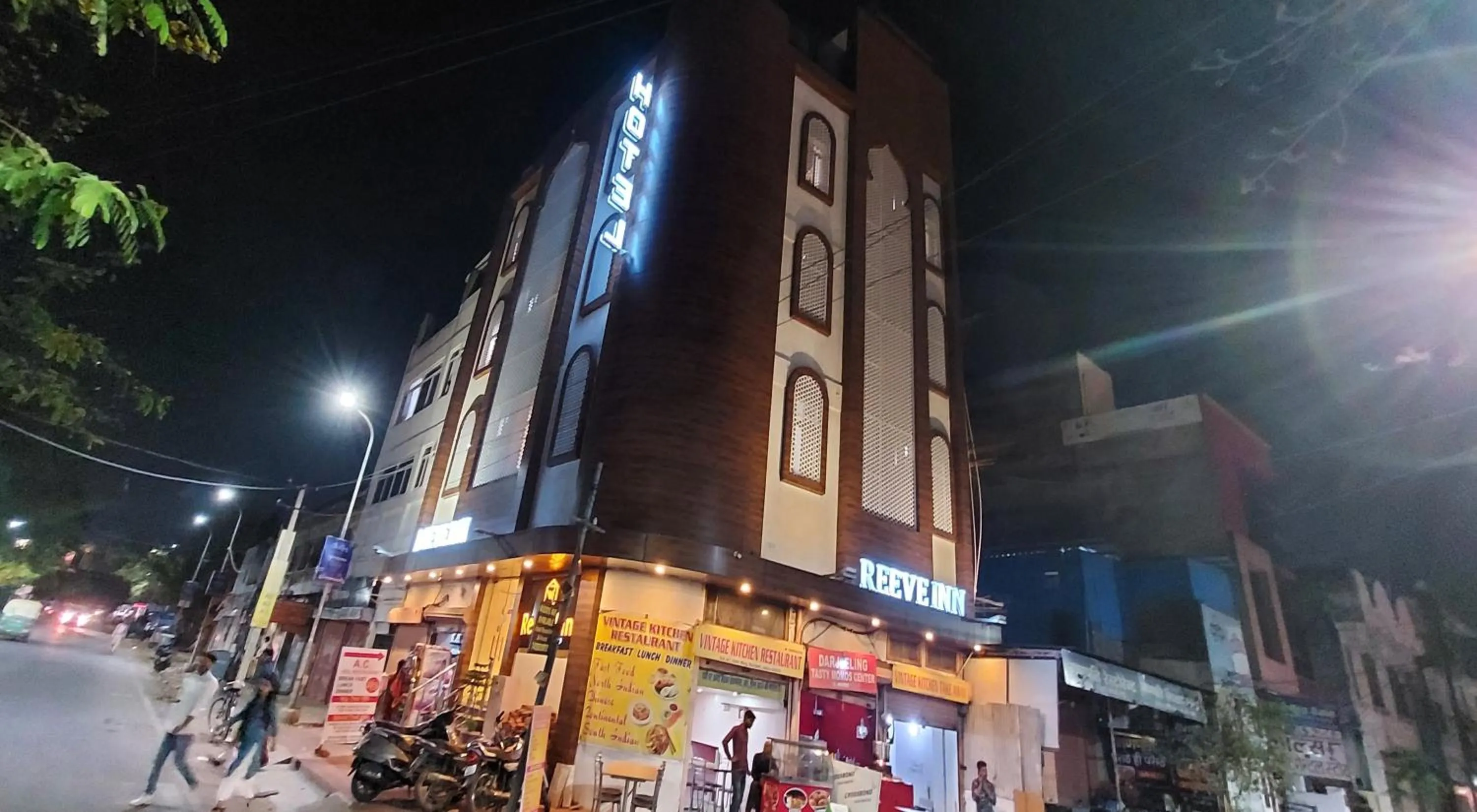 Property building in Hotel Reeve Inn