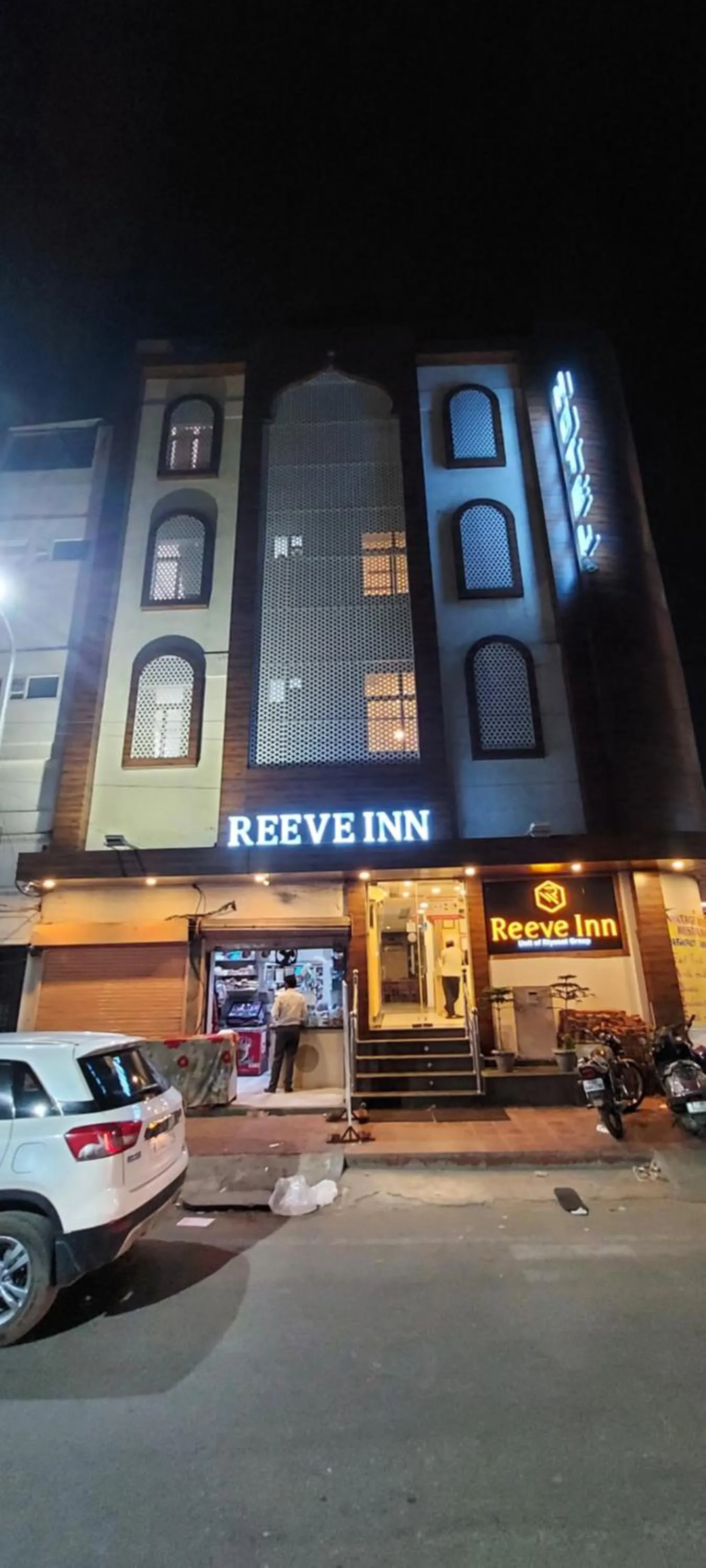 Facade/entrance in Hotel Reeve Inn