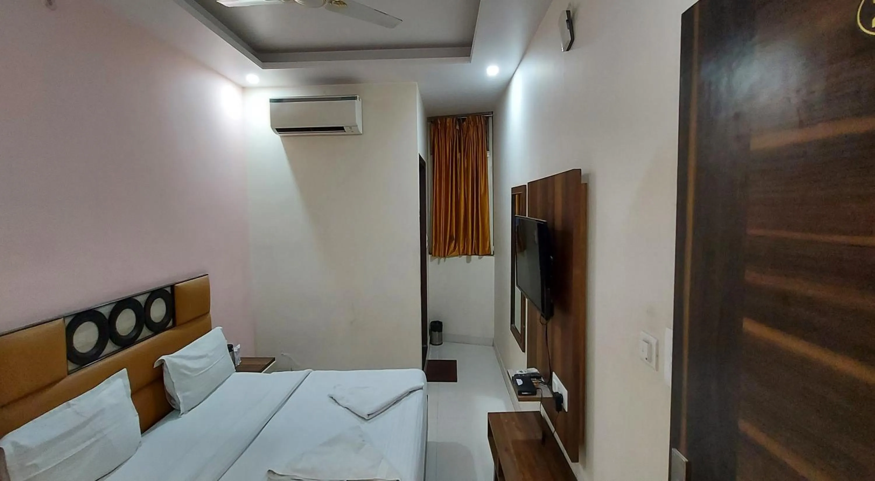 Bedroom, Bed in Hotel Reeve Inn