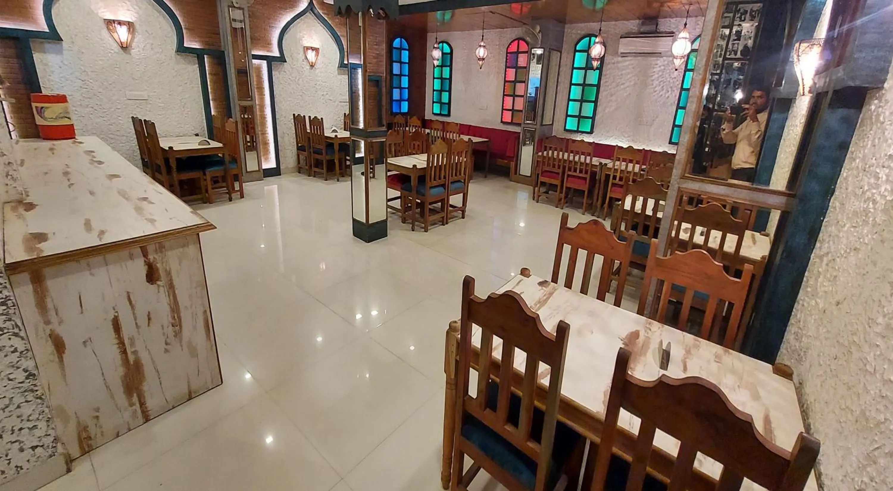 Restaurant/places to eat in Hotel Reeve Inn