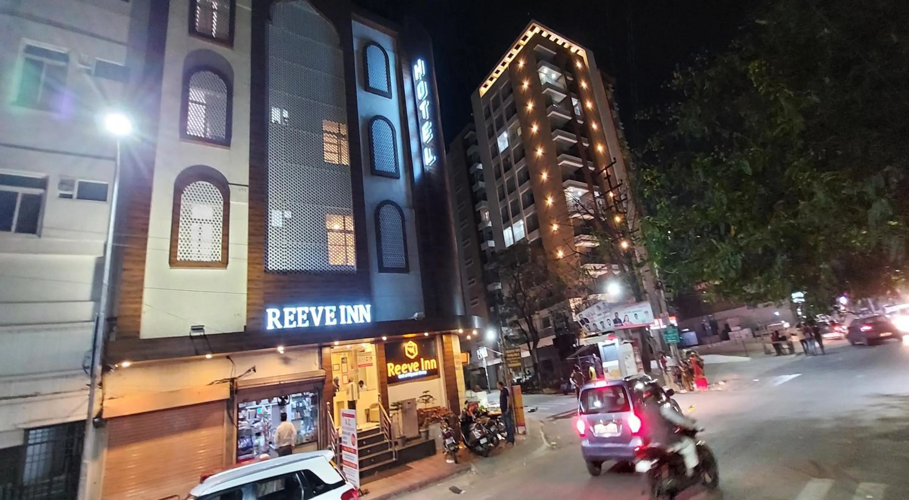 Street view in Hotel Reeve Inn