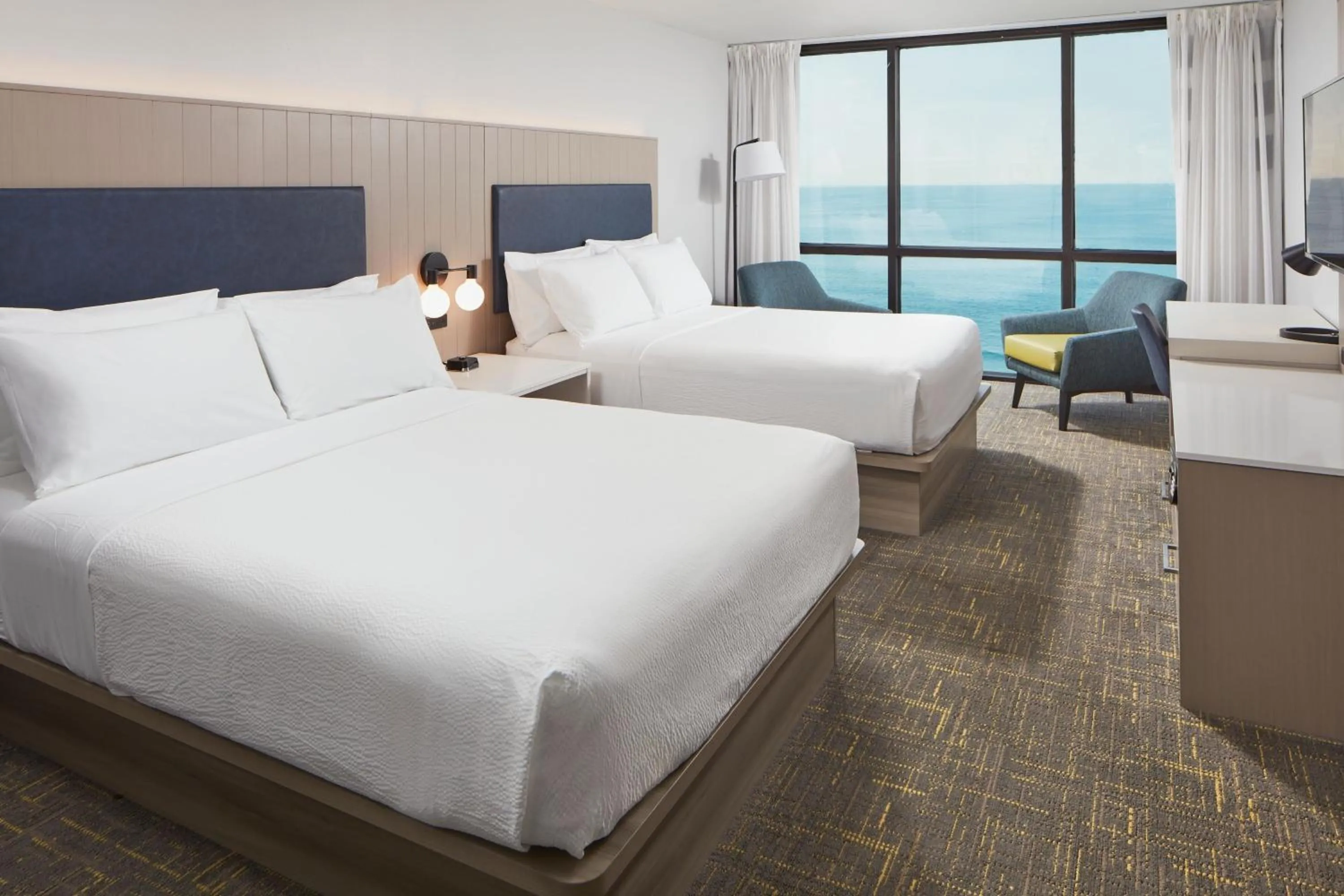 Living room, Bed in Four Points by Sheraton Virginia Beach Oceanfront