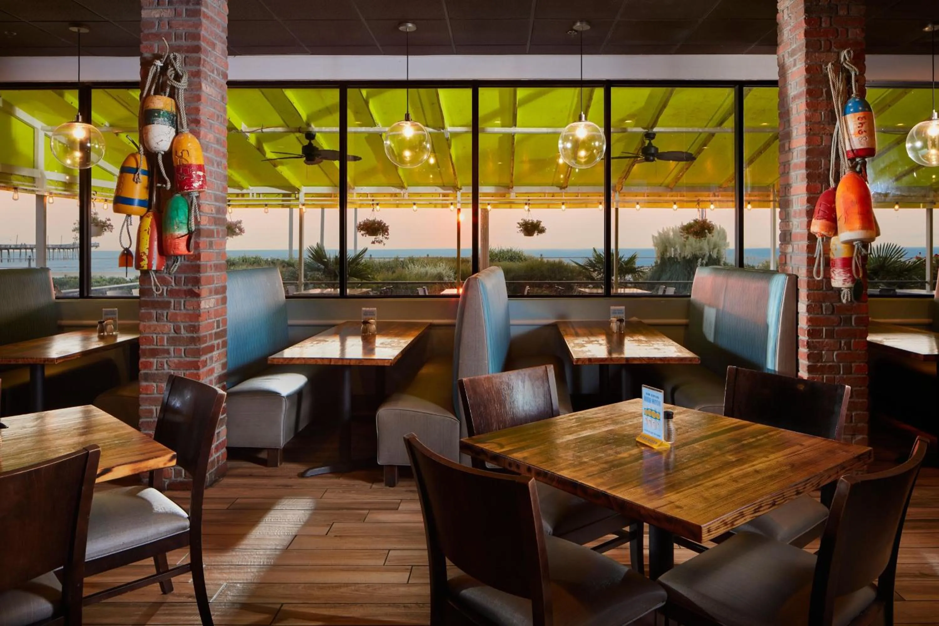 Restaurant/places to eat in Four Points by Sheraton Virginia Beach Oceanfront