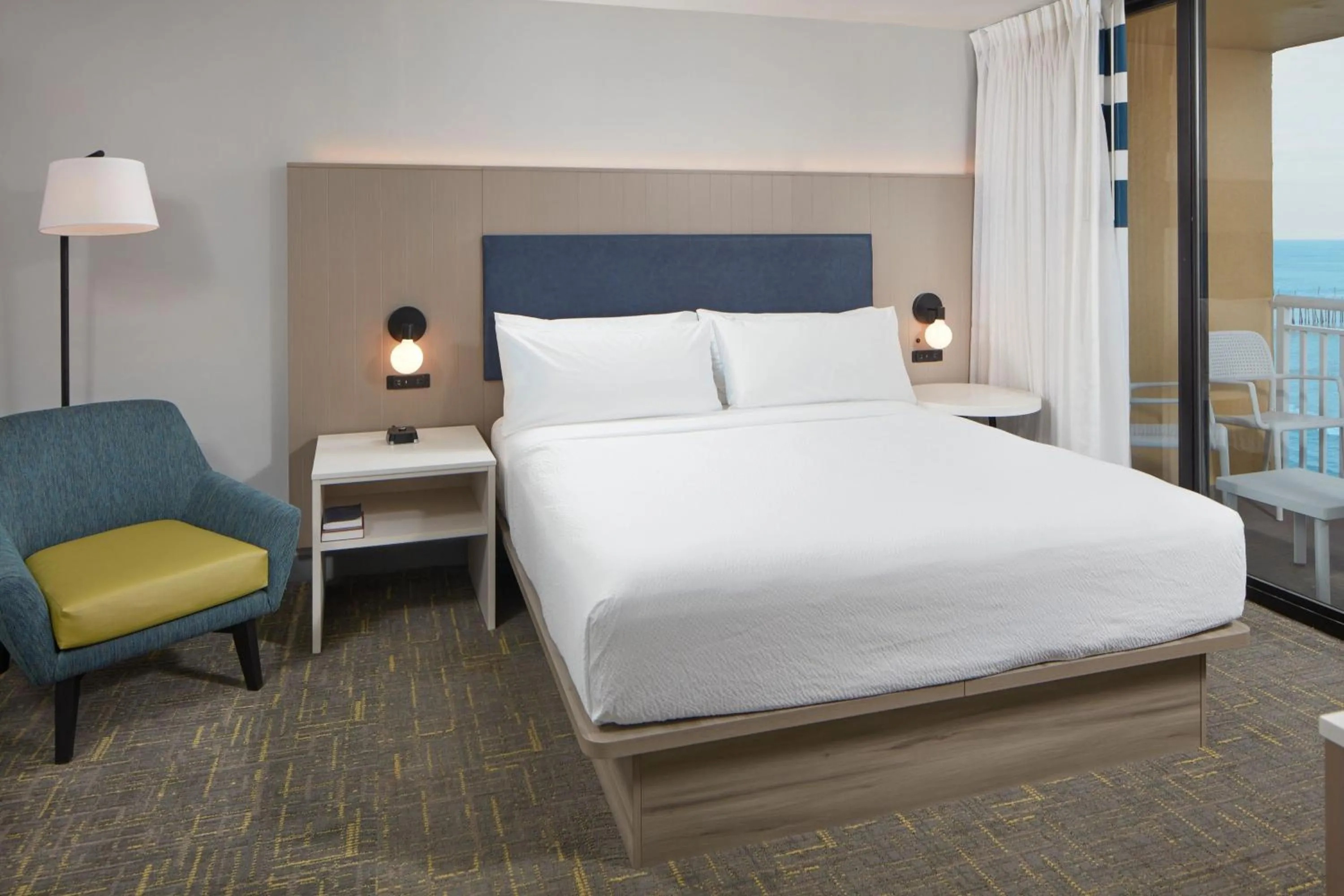 Bedroom, Bed in Four Points by Sheraton Virginia Beach Oceanfront