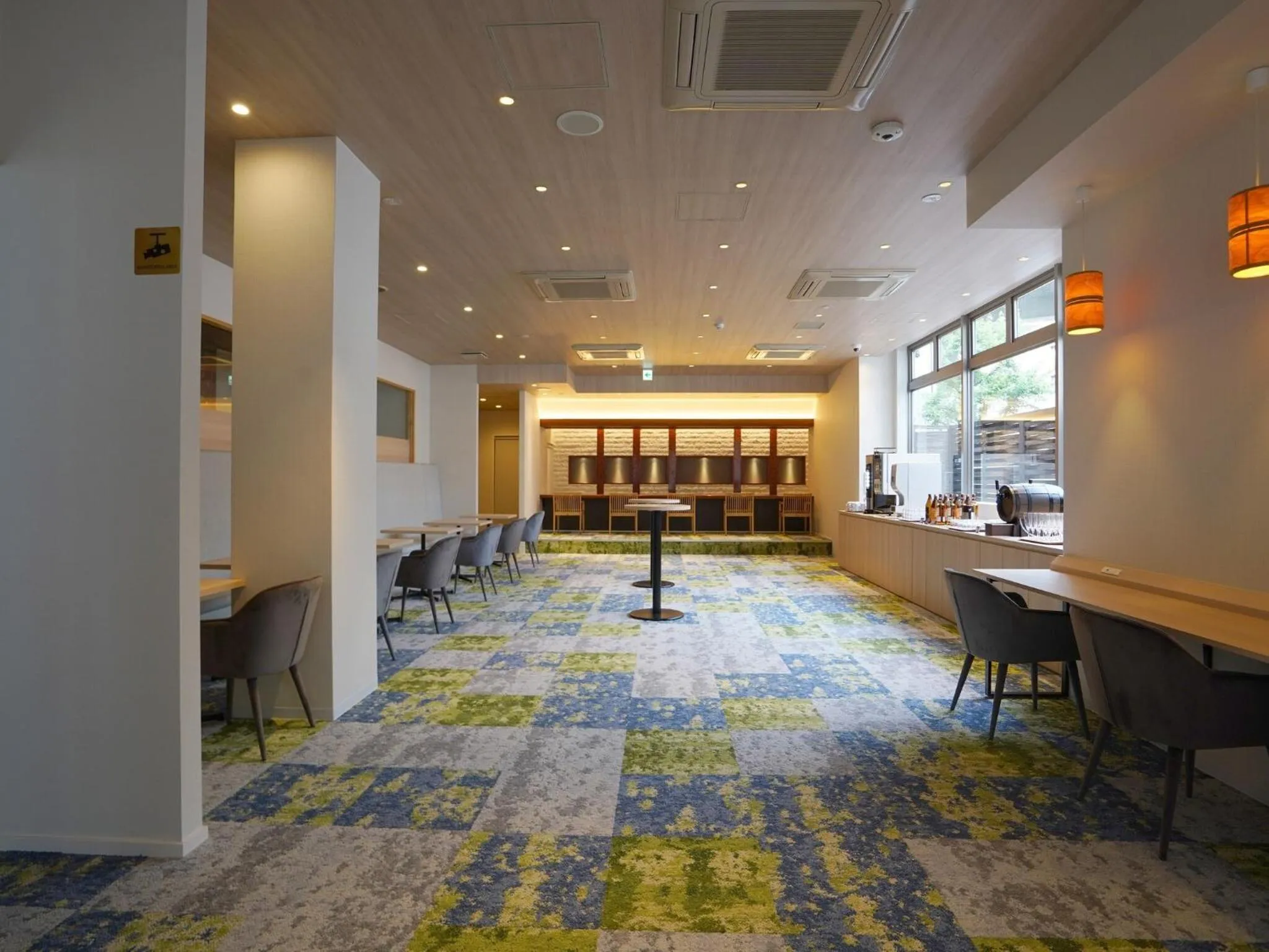 Communal lounge/ TV room in Hotel New Gaea Yakuin