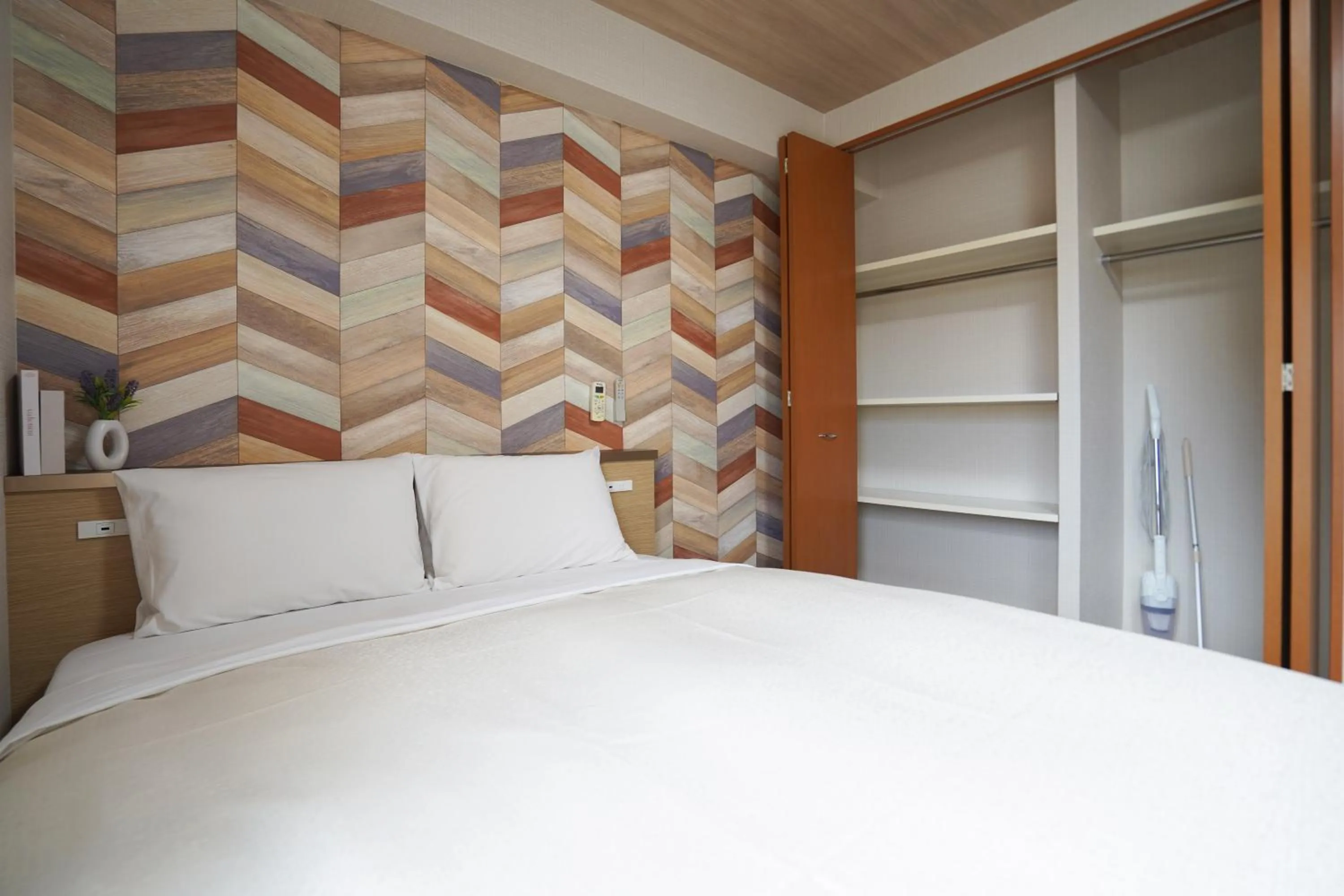 Photo of the whole room, Bed in Hotel New Gaea Yakuin