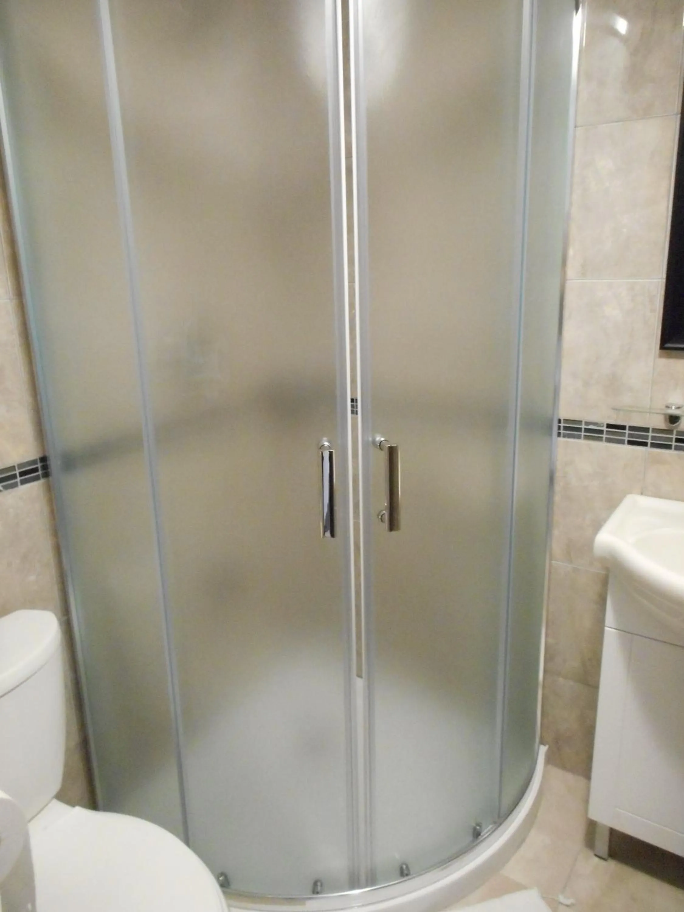 Shower in Hotel Victor