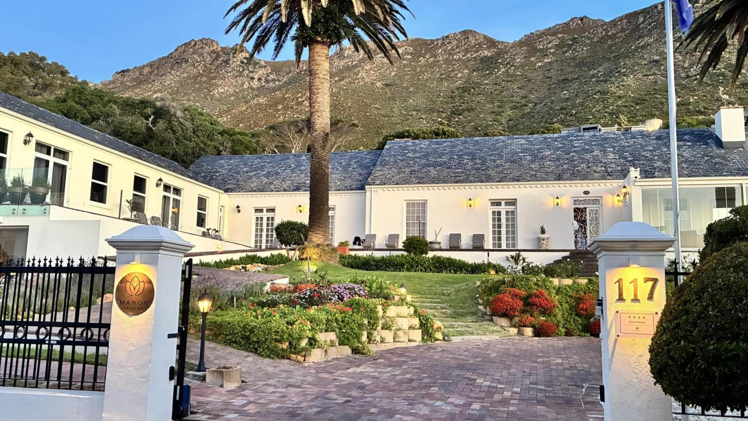 Property building in Manor on the Bay