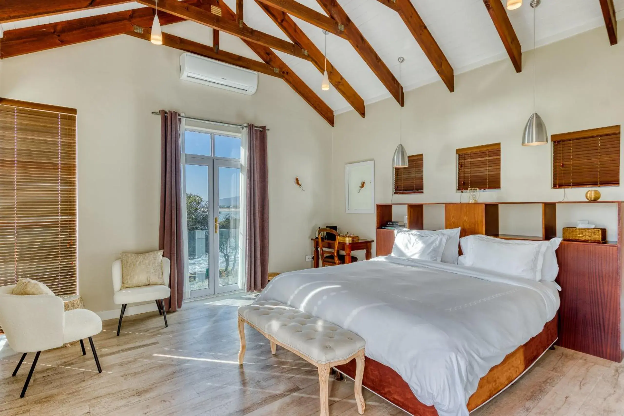 Luxury Room with Ocean View in Manor on the Bay Luxury Room with Ocean View in Manor on the Bay