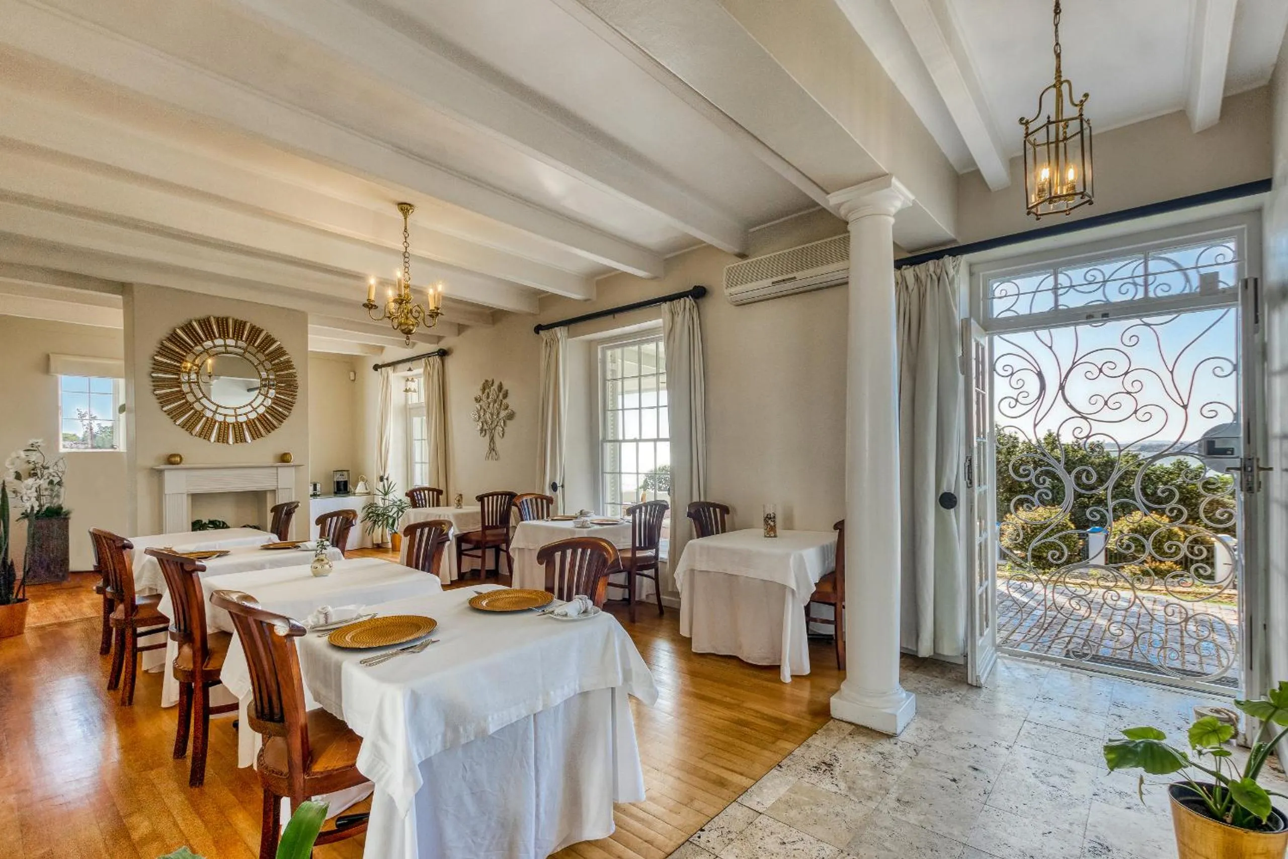 Property building in Manor on the Bay