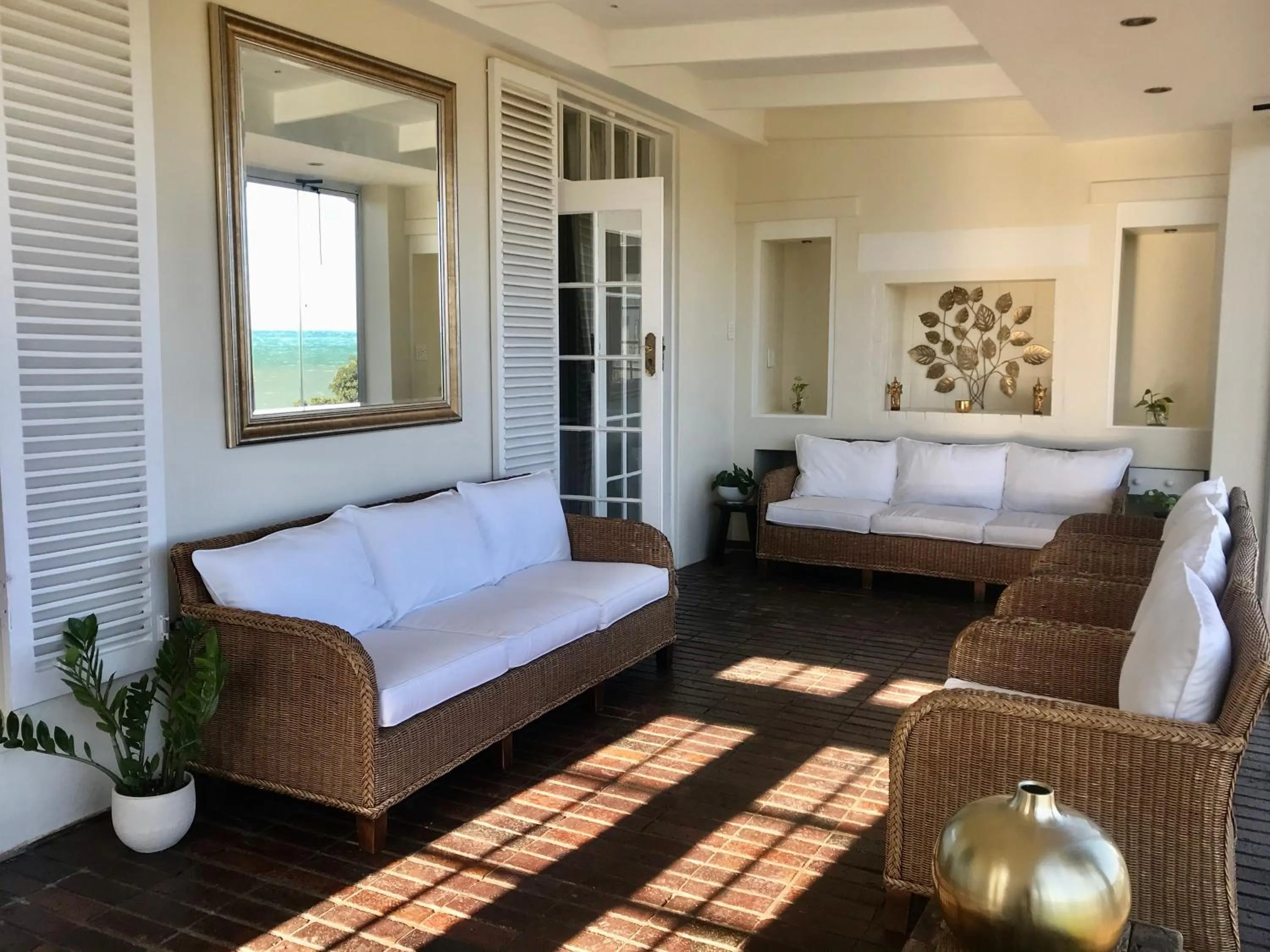 Lounge or bar, Bed in Manor on the Bay