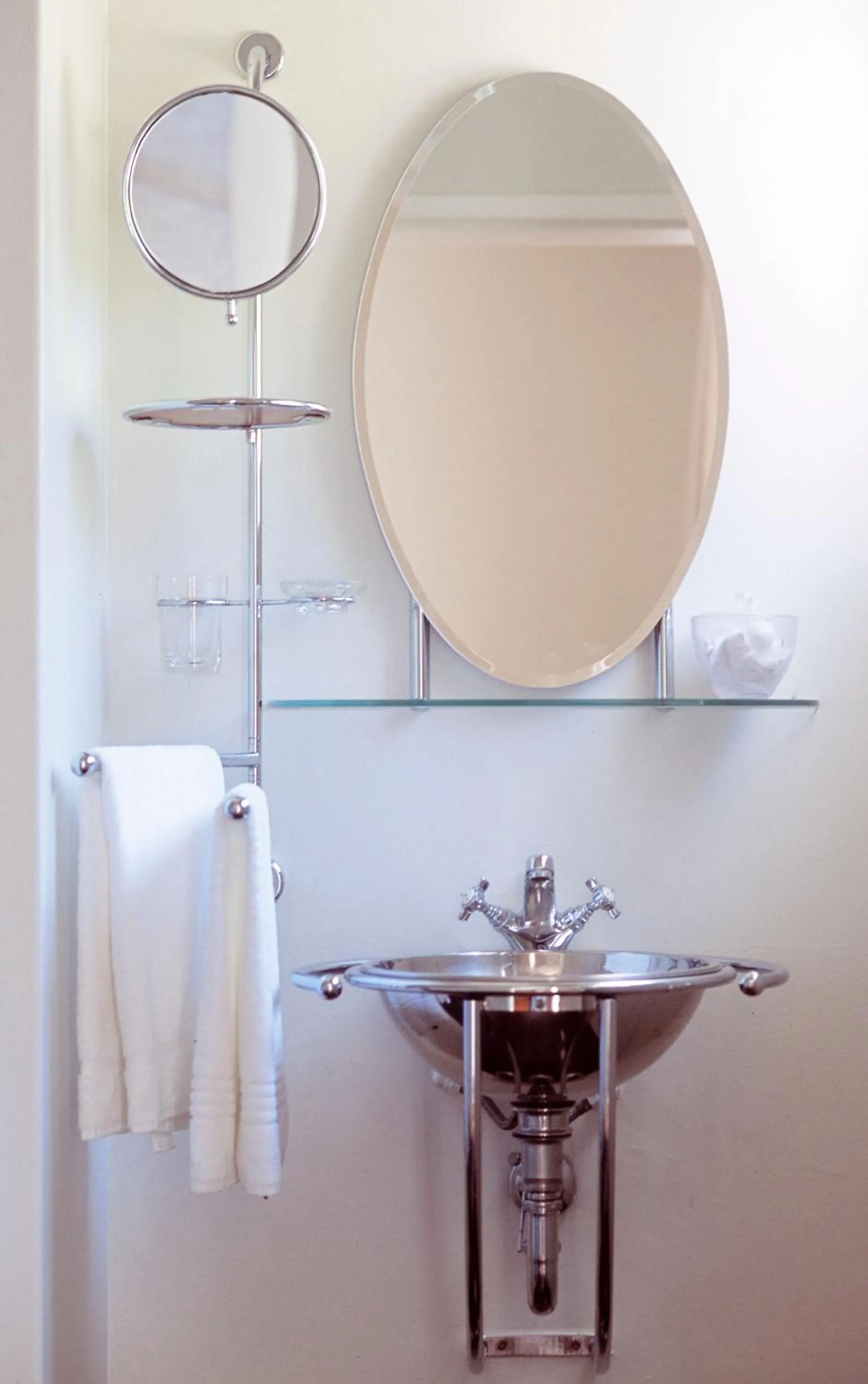 Shower in Manor on the Bay