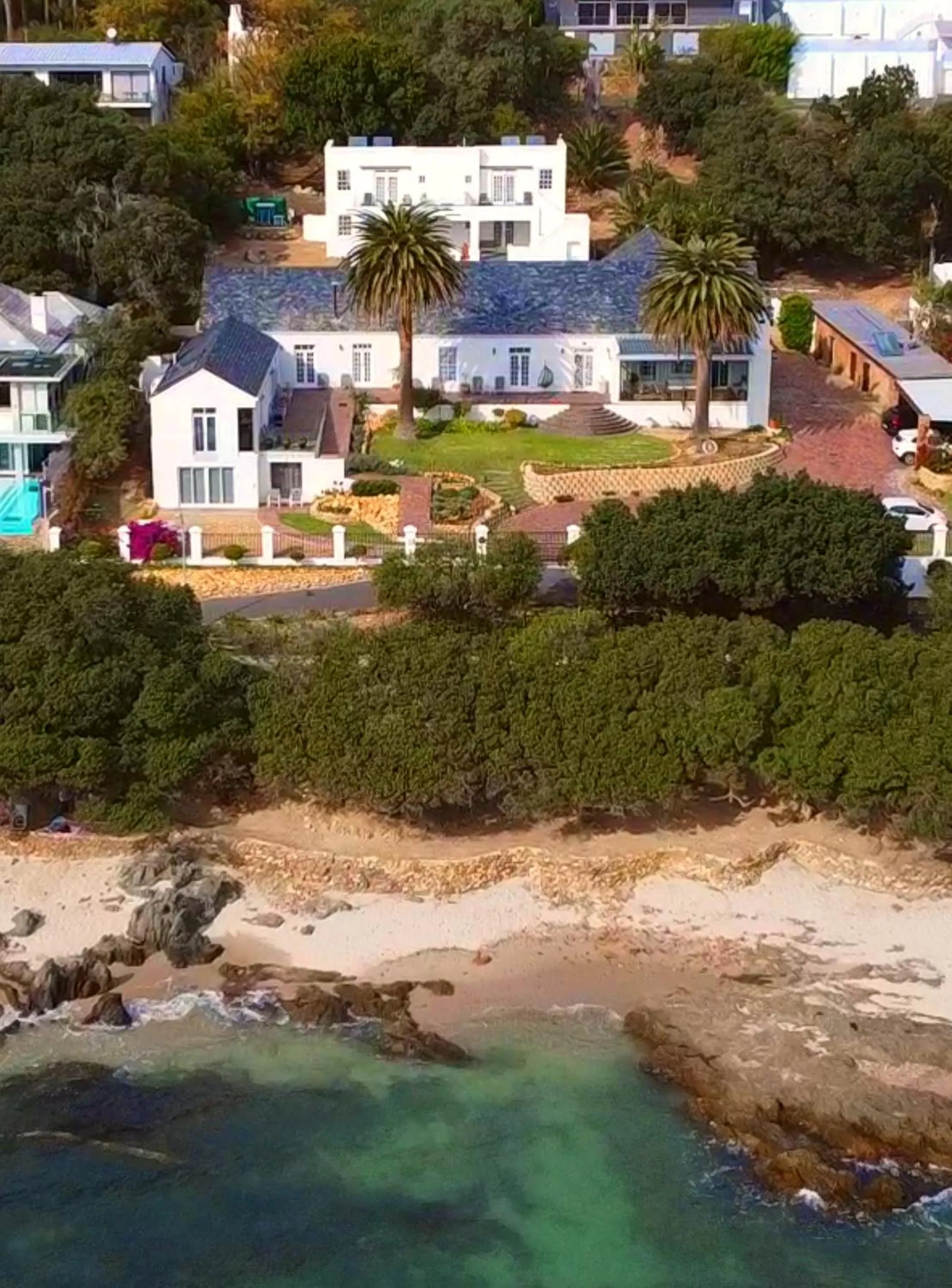 Property building in Manor on the Bay