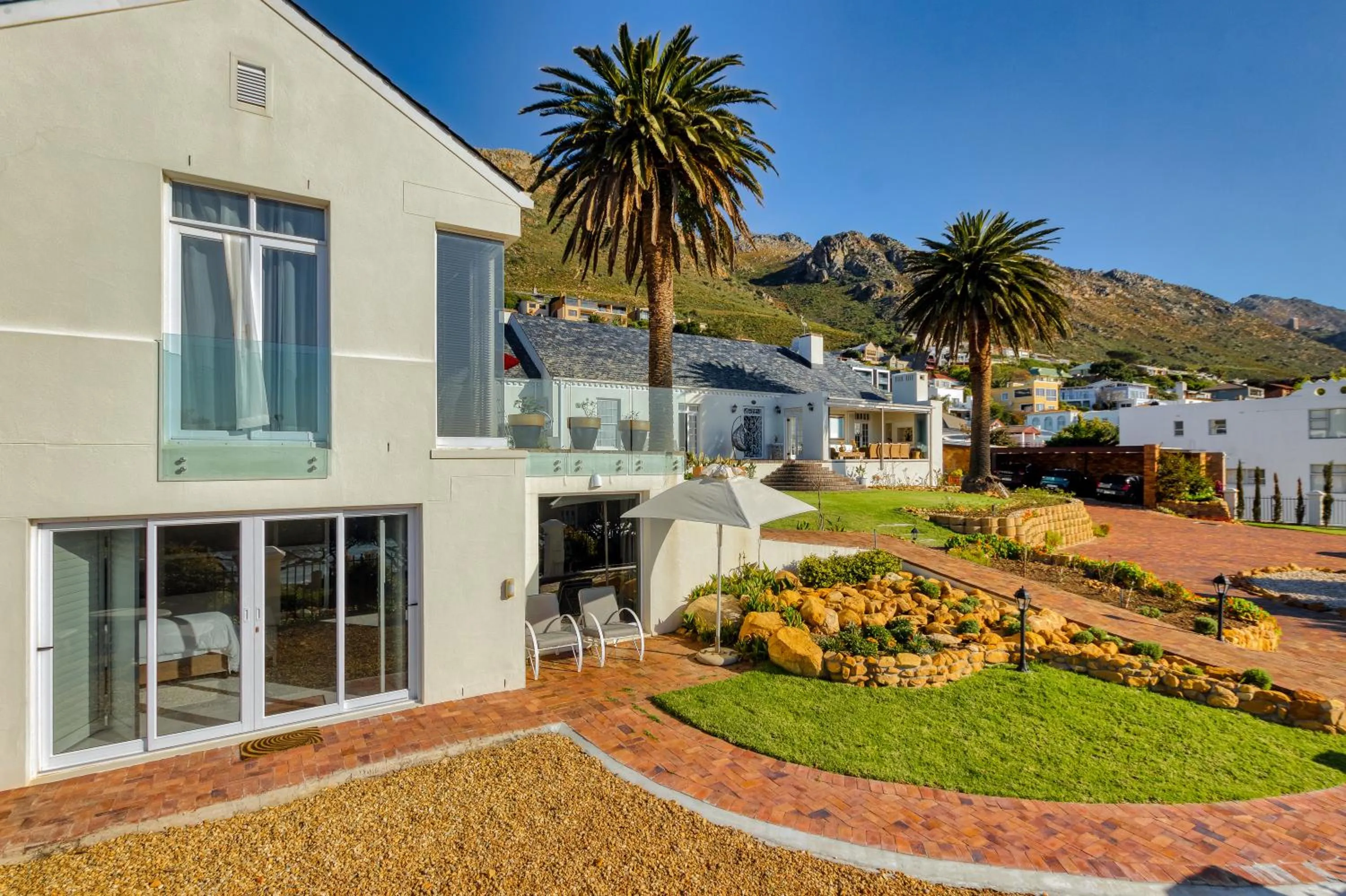 Property building in Manor on the Bay