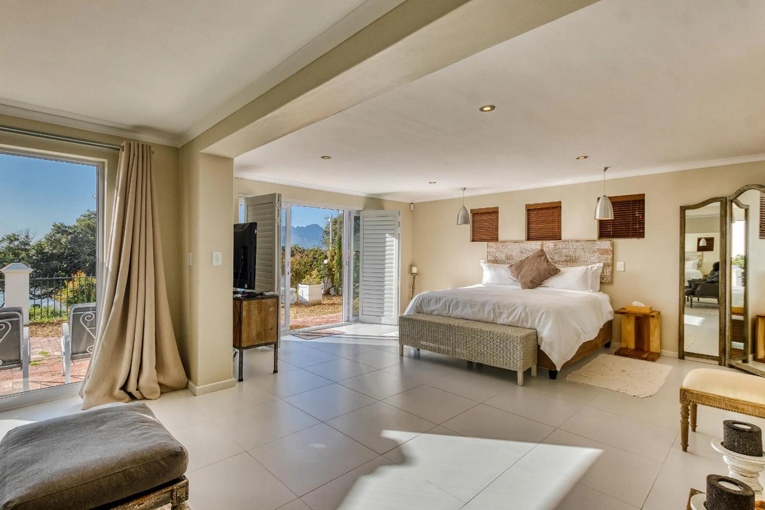 Bedroom, Bed in Manor on the Bay
