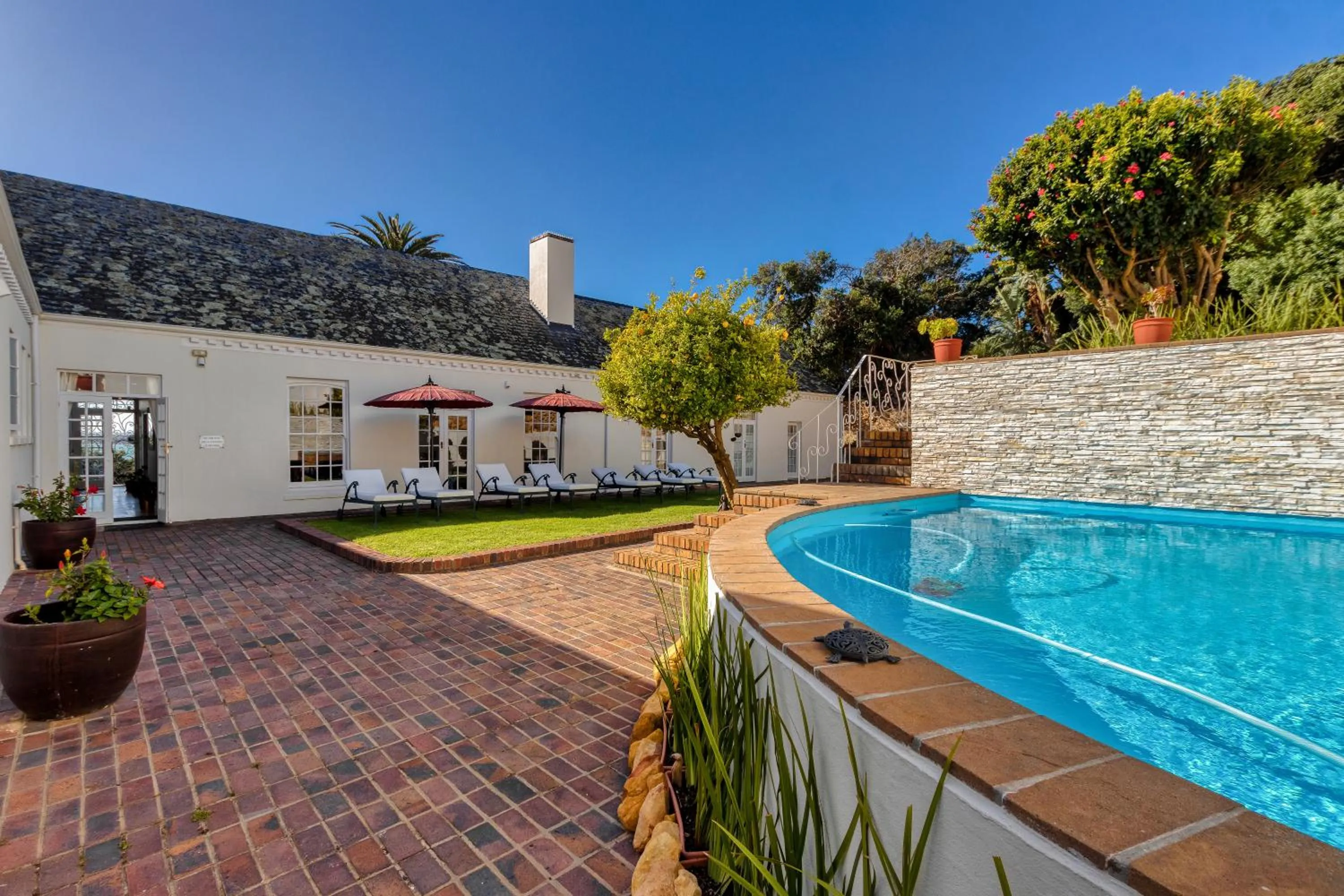 Swimming pool in Manor on the Bay
