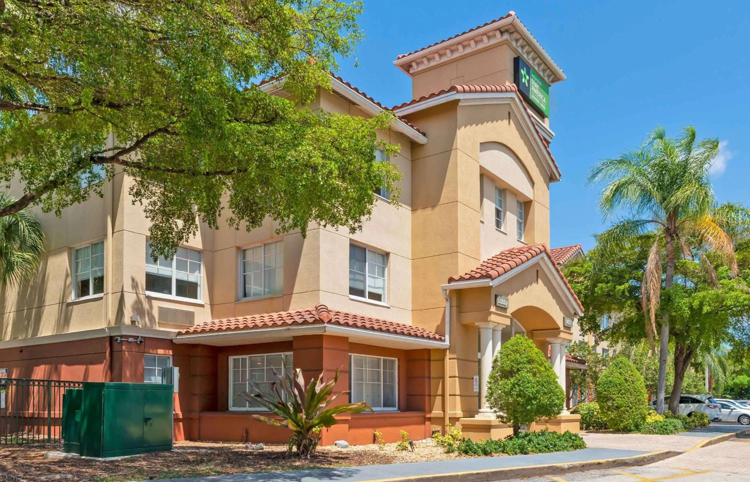 Property building in Extended Stay America Premier Suites - Fort Lauderdale - Cypress Creek - Park North