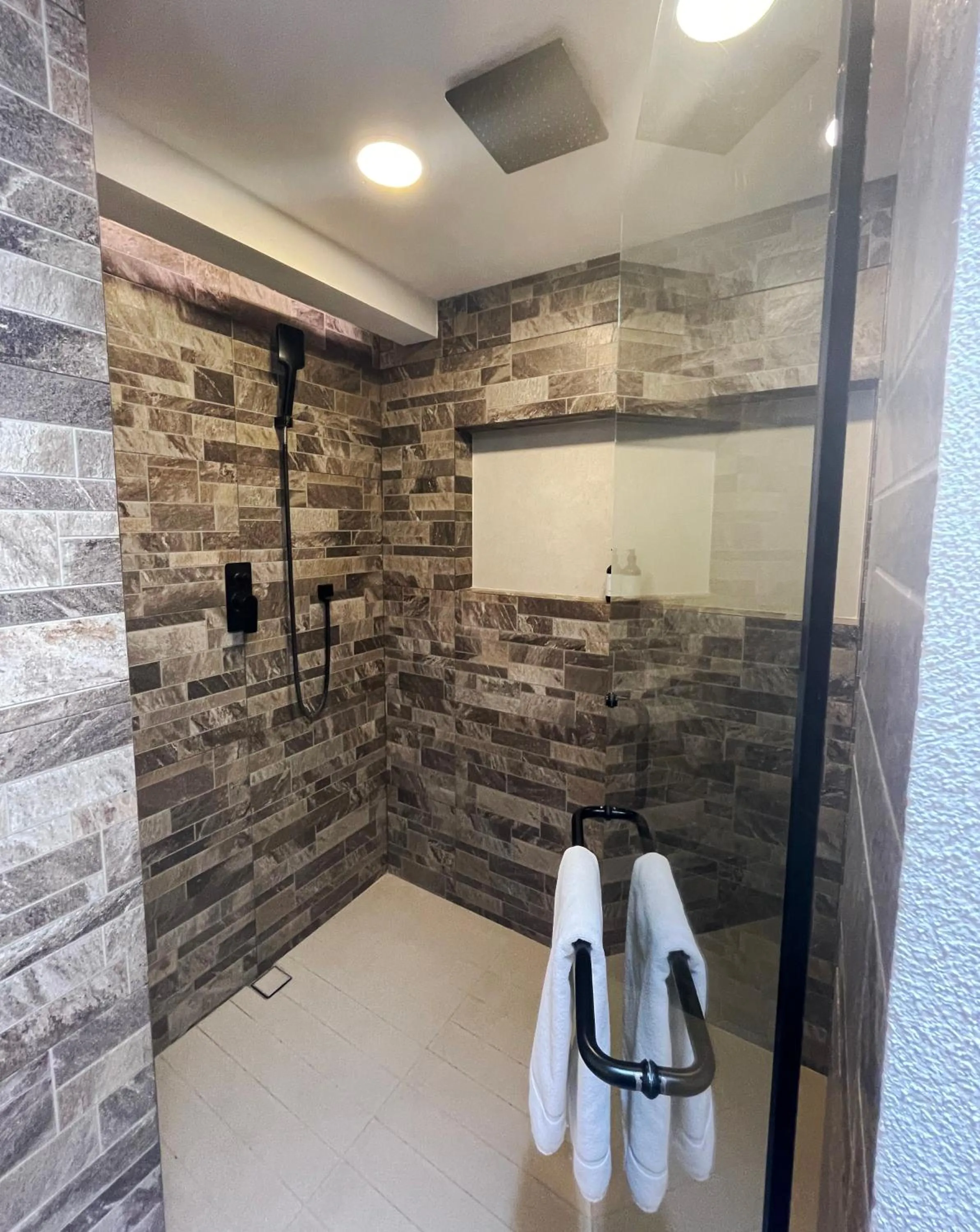 Shower in Marisol Hotel Boutique