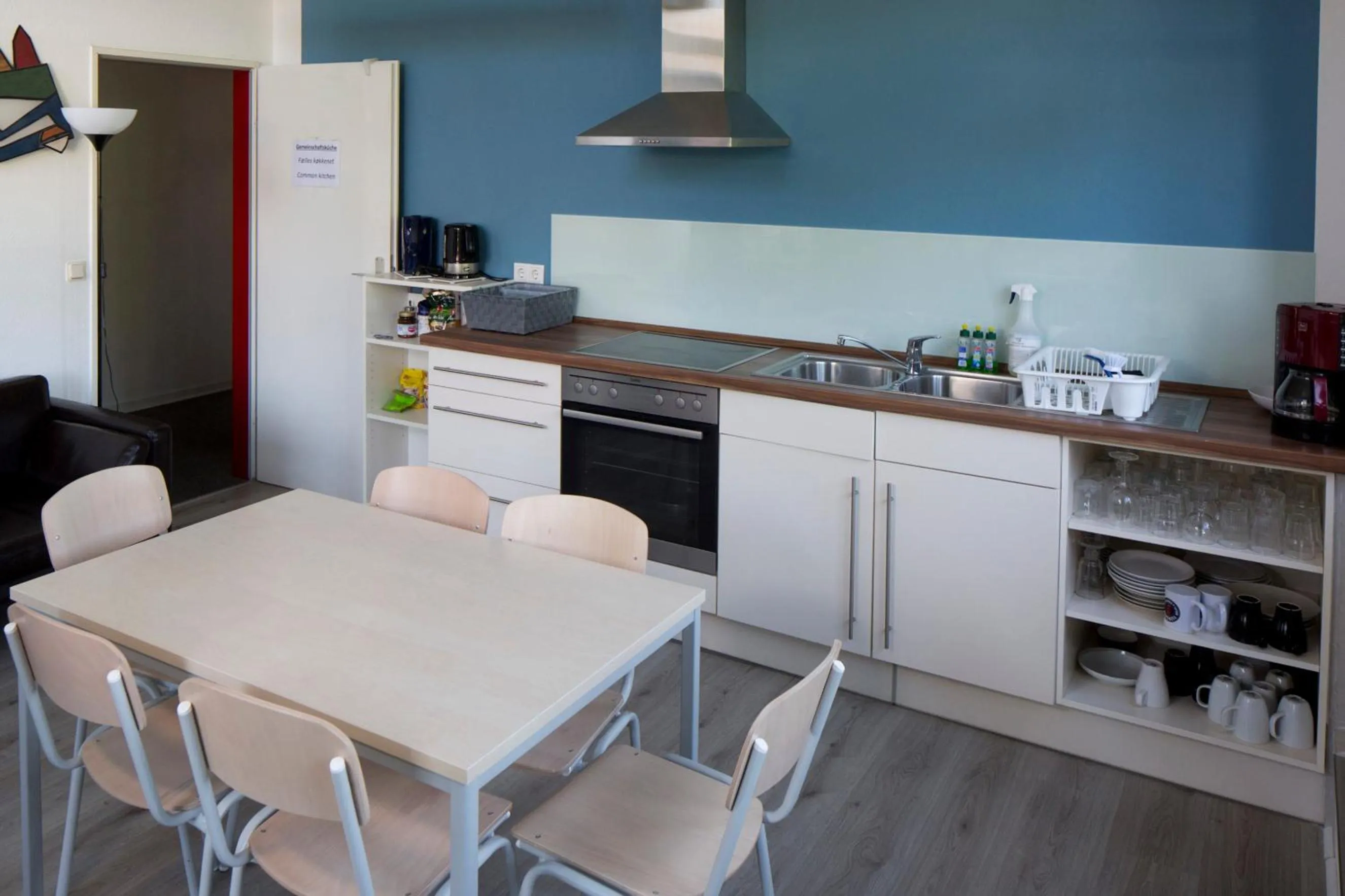 Communal kitchen in Flensbed Hotel & Hostel