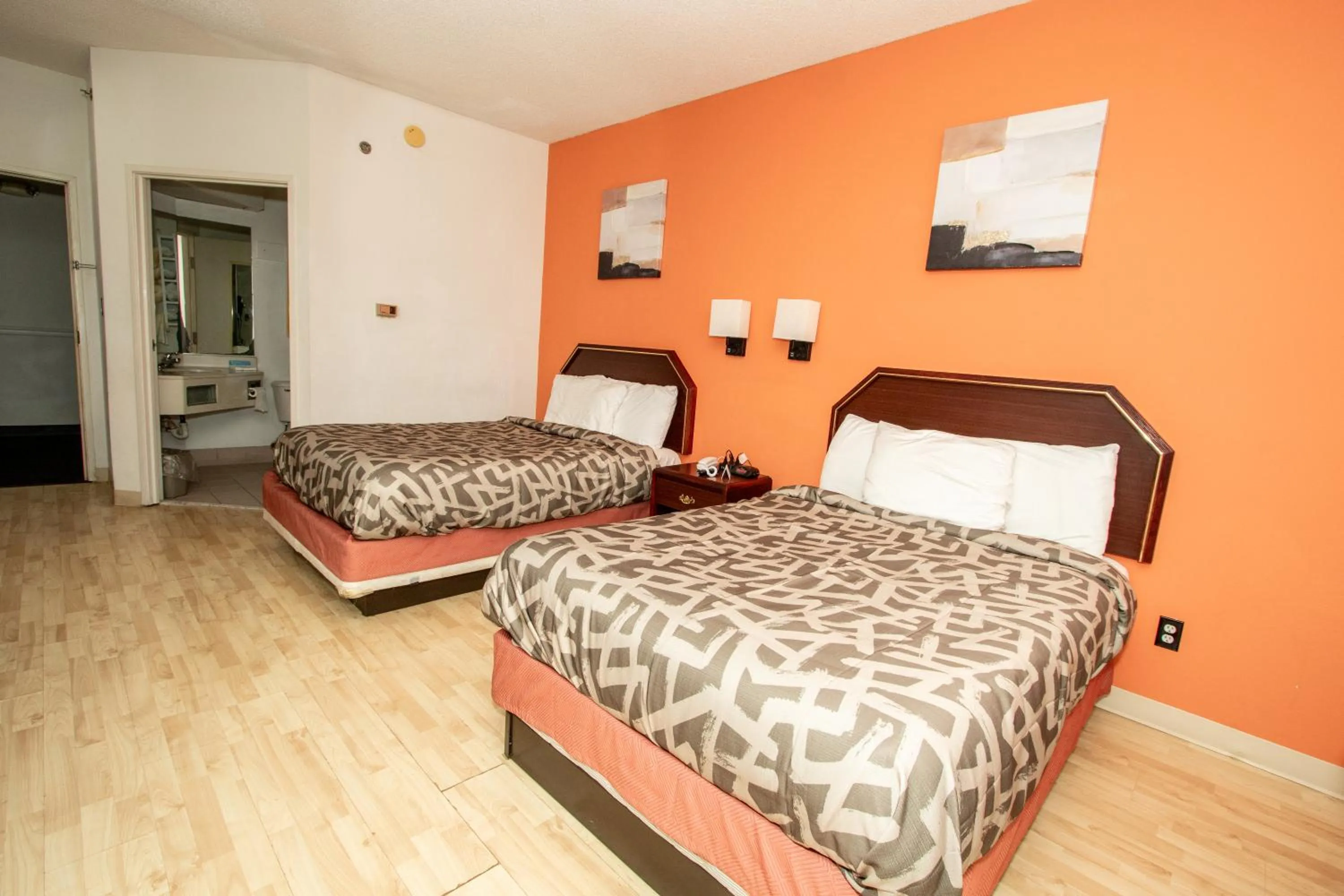 Bedroom, Bed in Scottish Inns & Suites - North Hershey