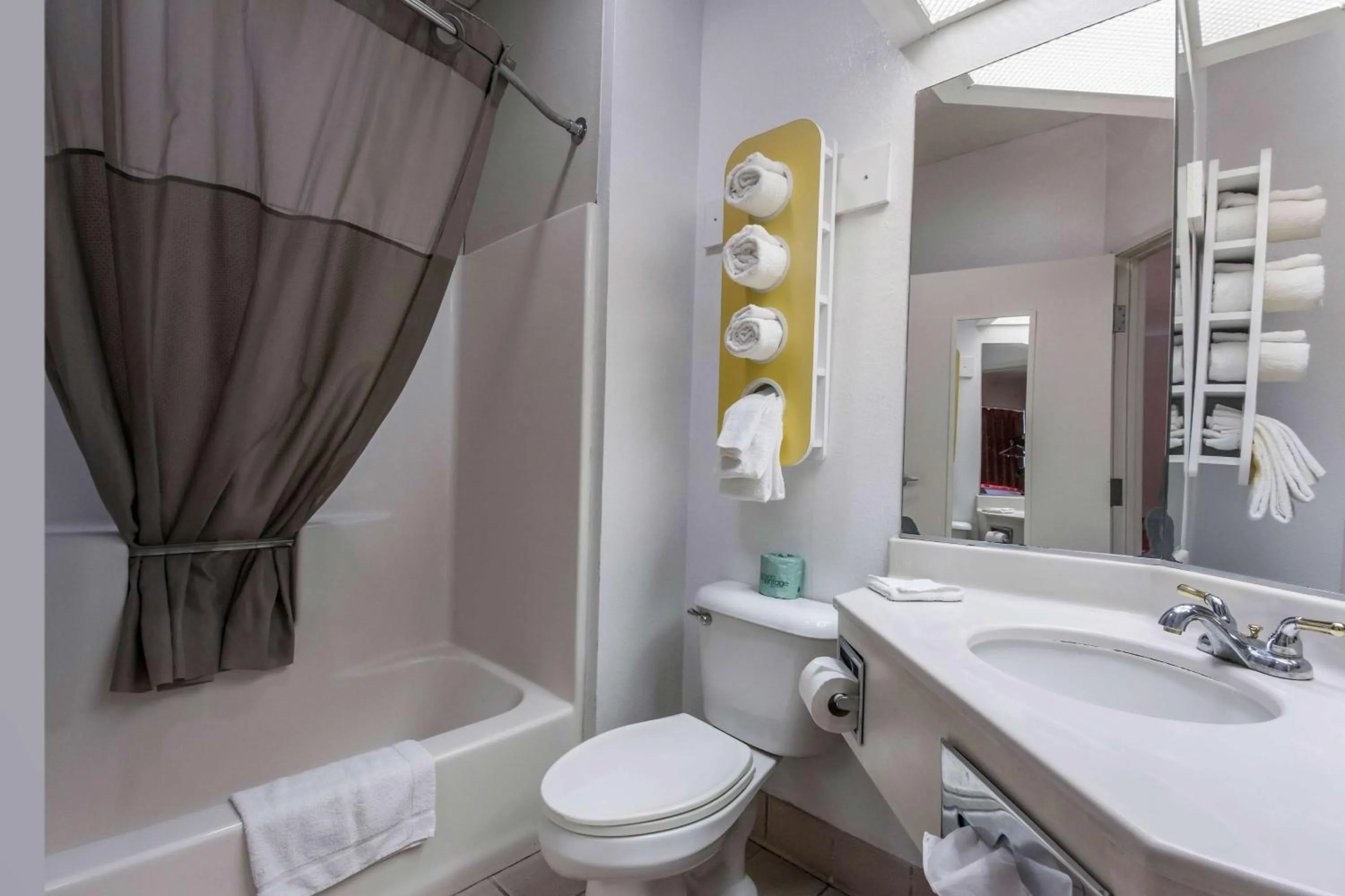 Toilet in Scottish Inns & Suites - North Hershey