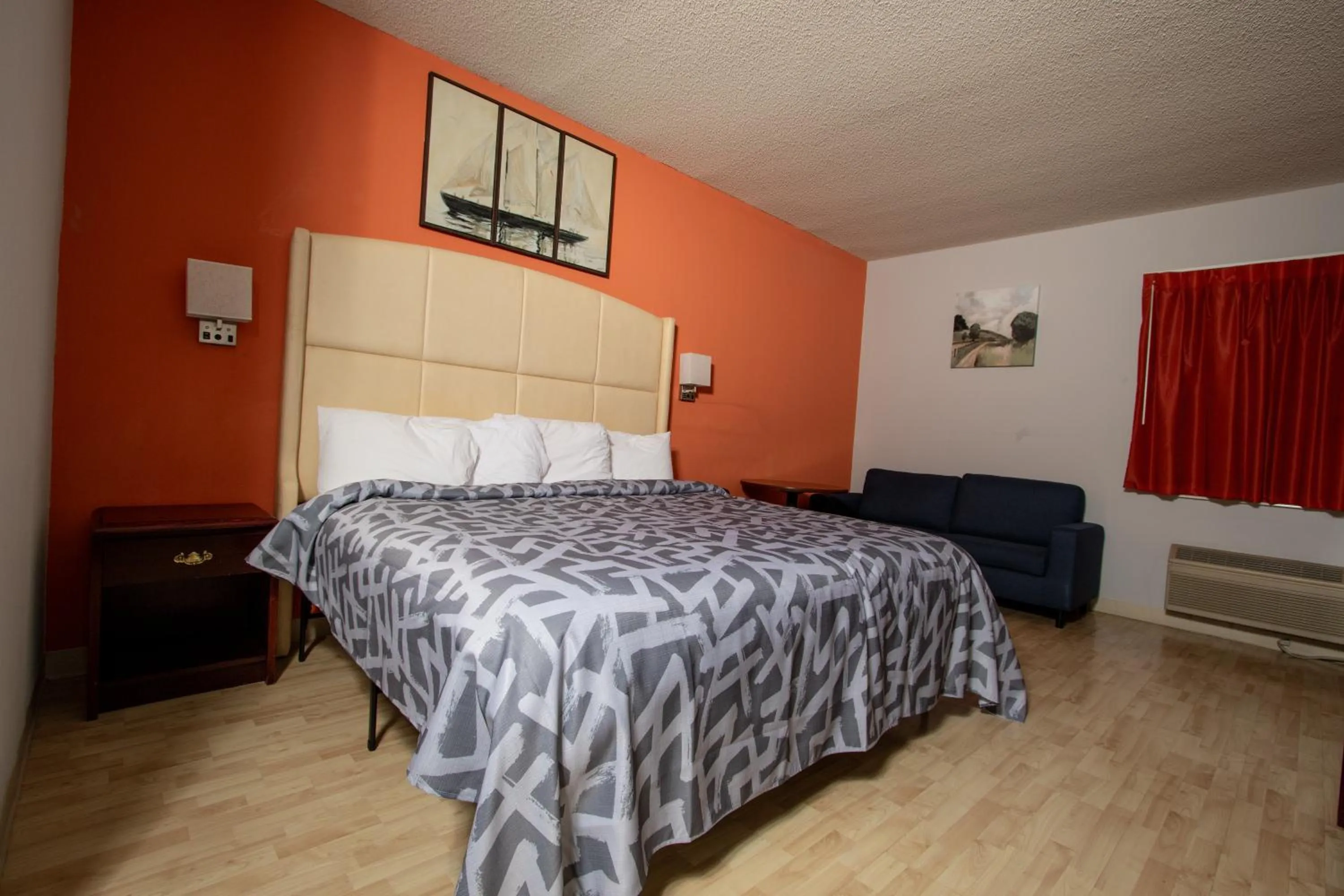 Bedroom, Bed in Scottish Inns & Suites - North Hershey