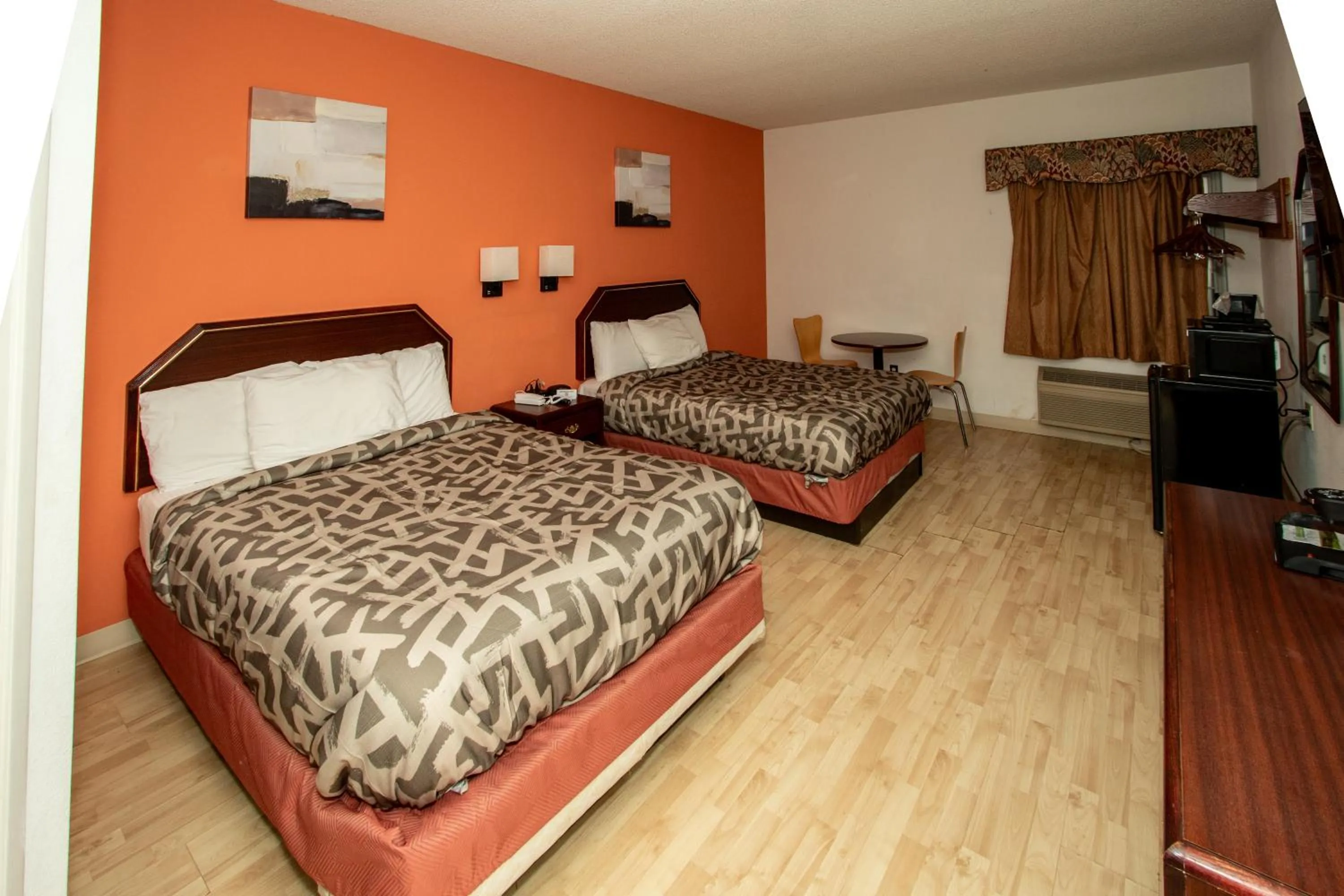 Bedroom, Bed in Scottish Inns & Suites - North Hershey