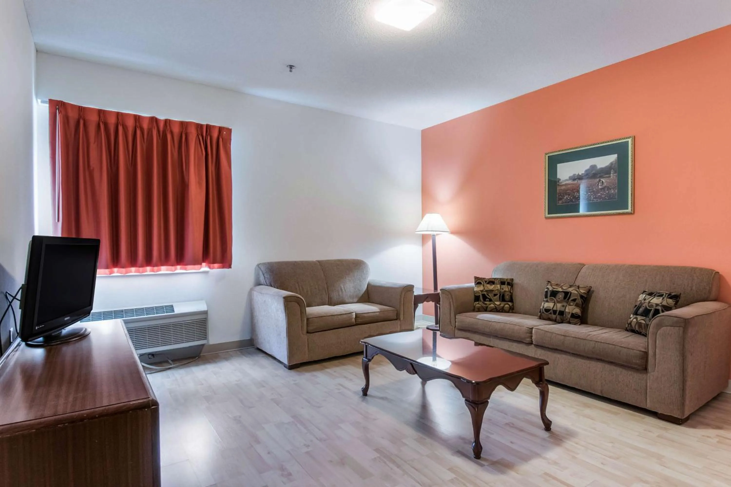 TV and multimedia in Scottish Inns & Suites - North Hershey