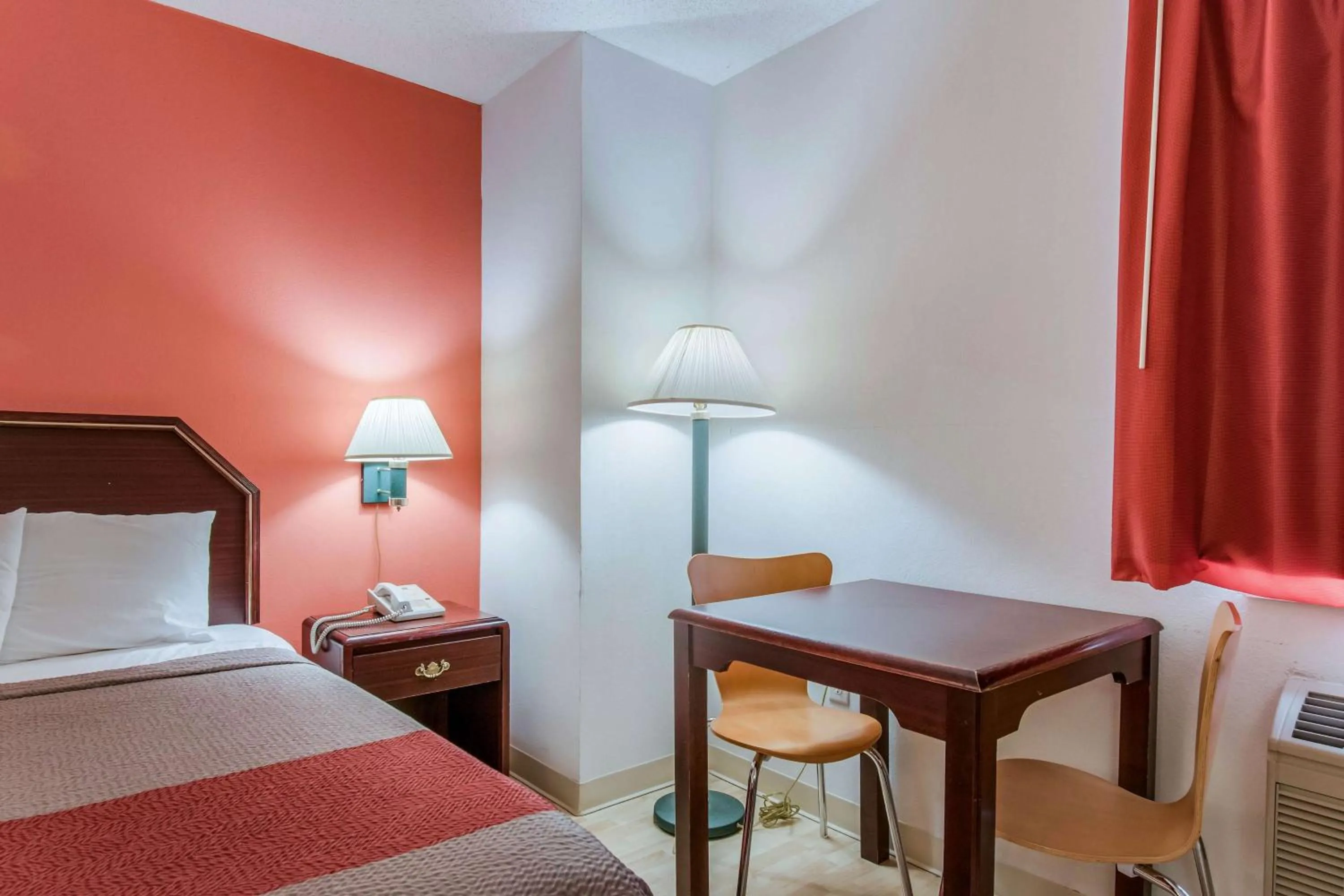 King Suite with Spa Bath - single occupancy - Non-Smoking in Motel 6-Harrisburg, PA - Hershey North