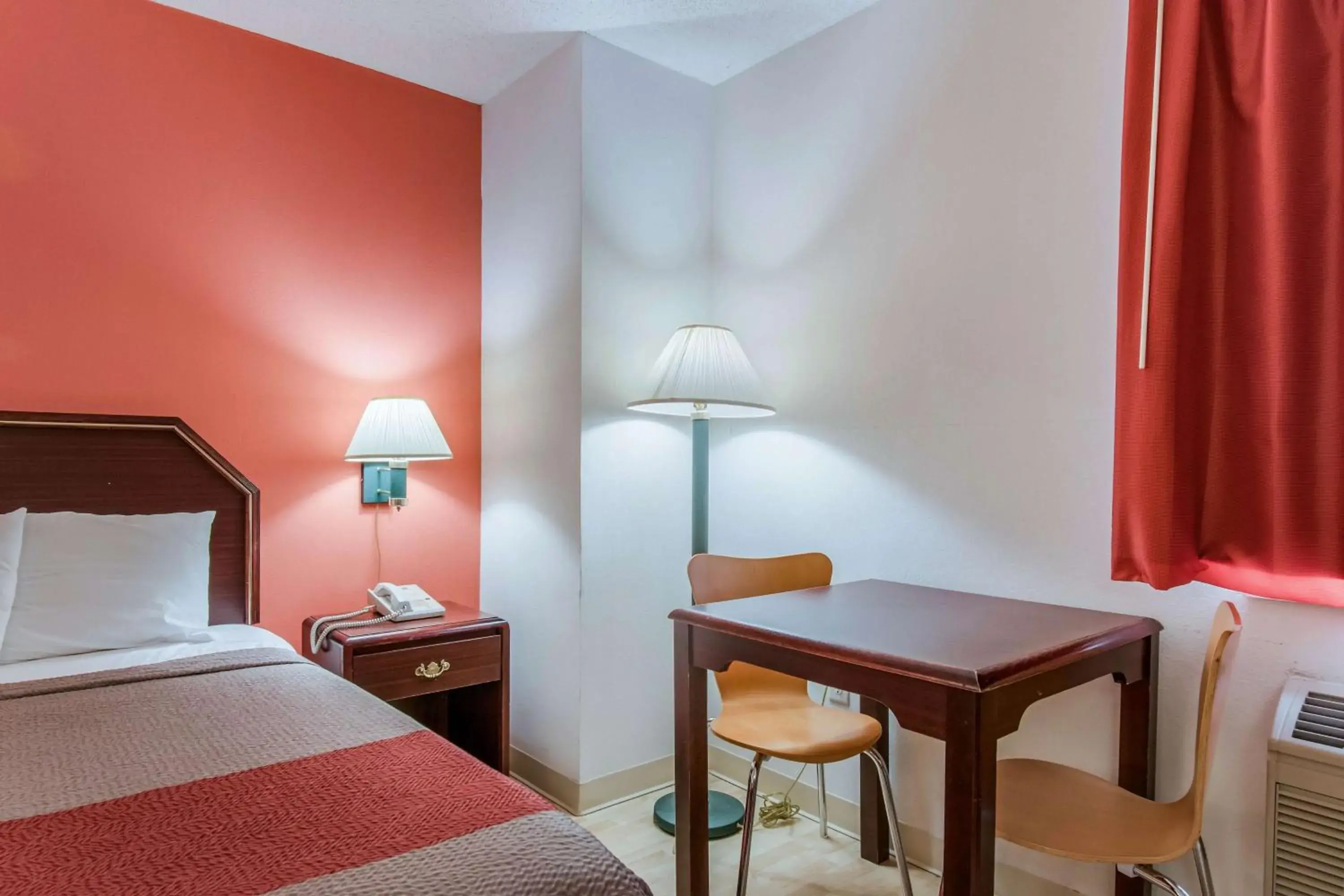 King Suite with Spa Bath - single occupancy - Non-Smoking in Motel 6-Harrisburg, PA - Hershey North King Suite with Spa Bath - single occupancy - Non-Smoking in Motel 6-Harrisburg, PA - Hershey North