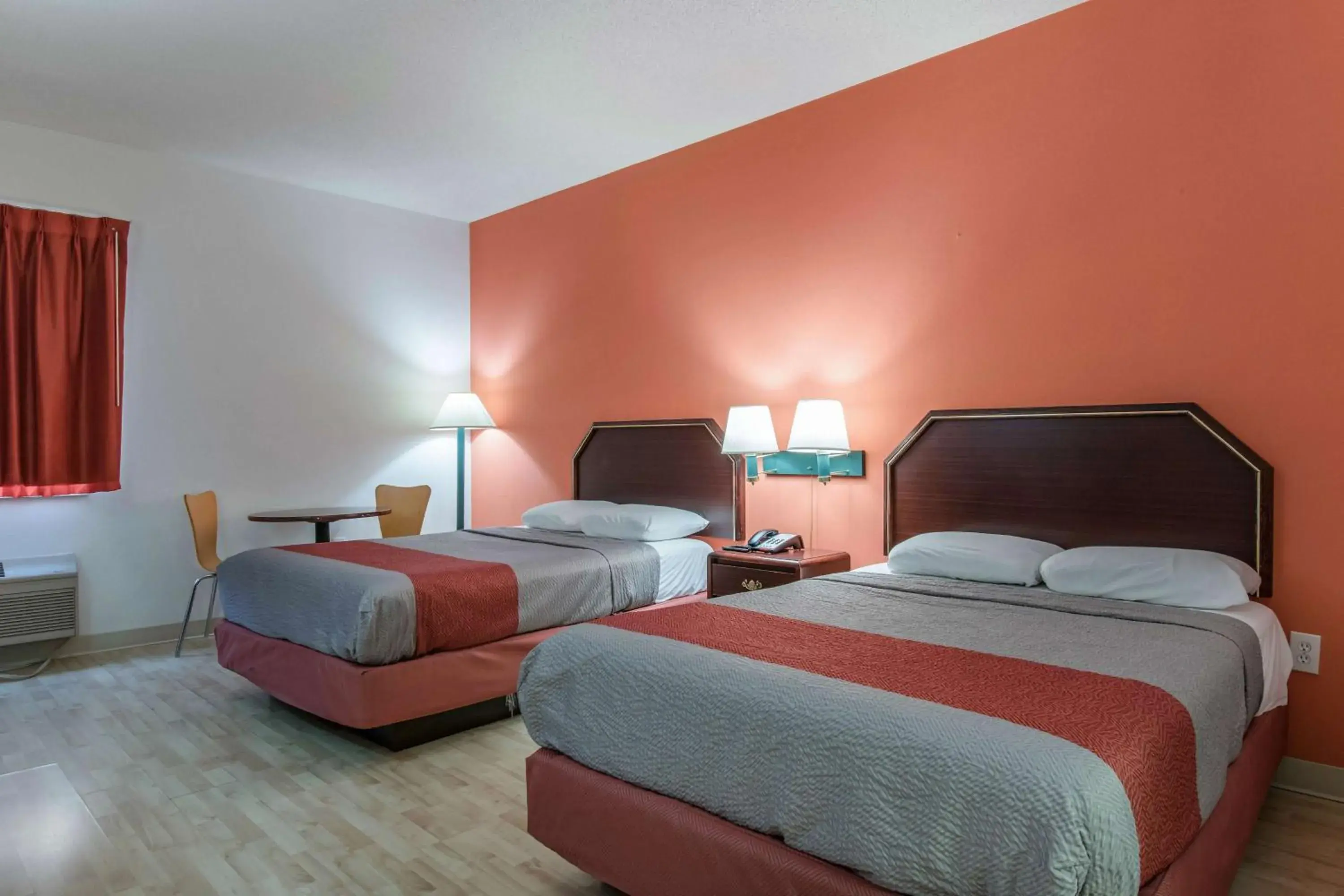 Quadruple Room - single occupancy - Smoking in Motel 6-Harrisburg, PA - Hershey North Quadruple Room - single occupancy - Smoking in Motel 6-Harrisburg, PA - Hershey North