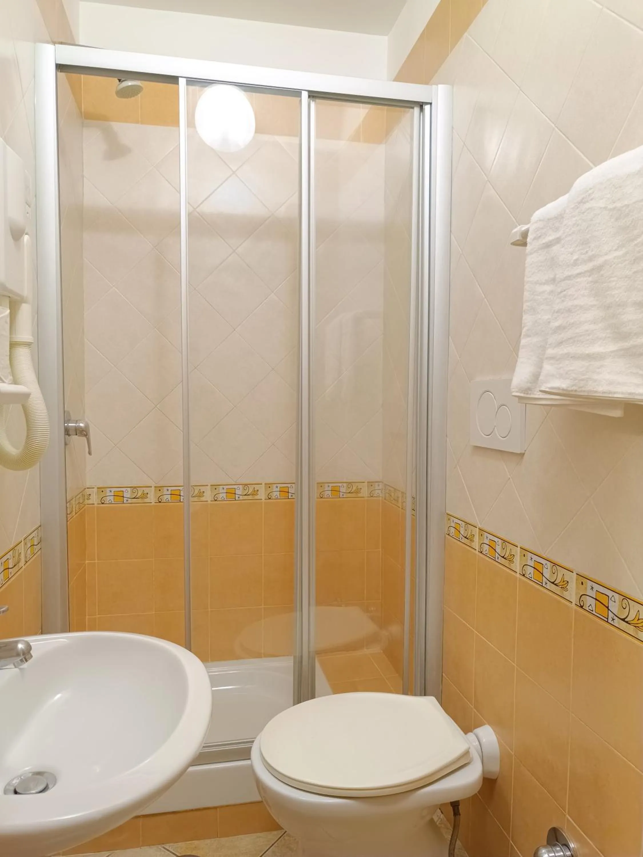 Bathroom in Albergo Marechiaro