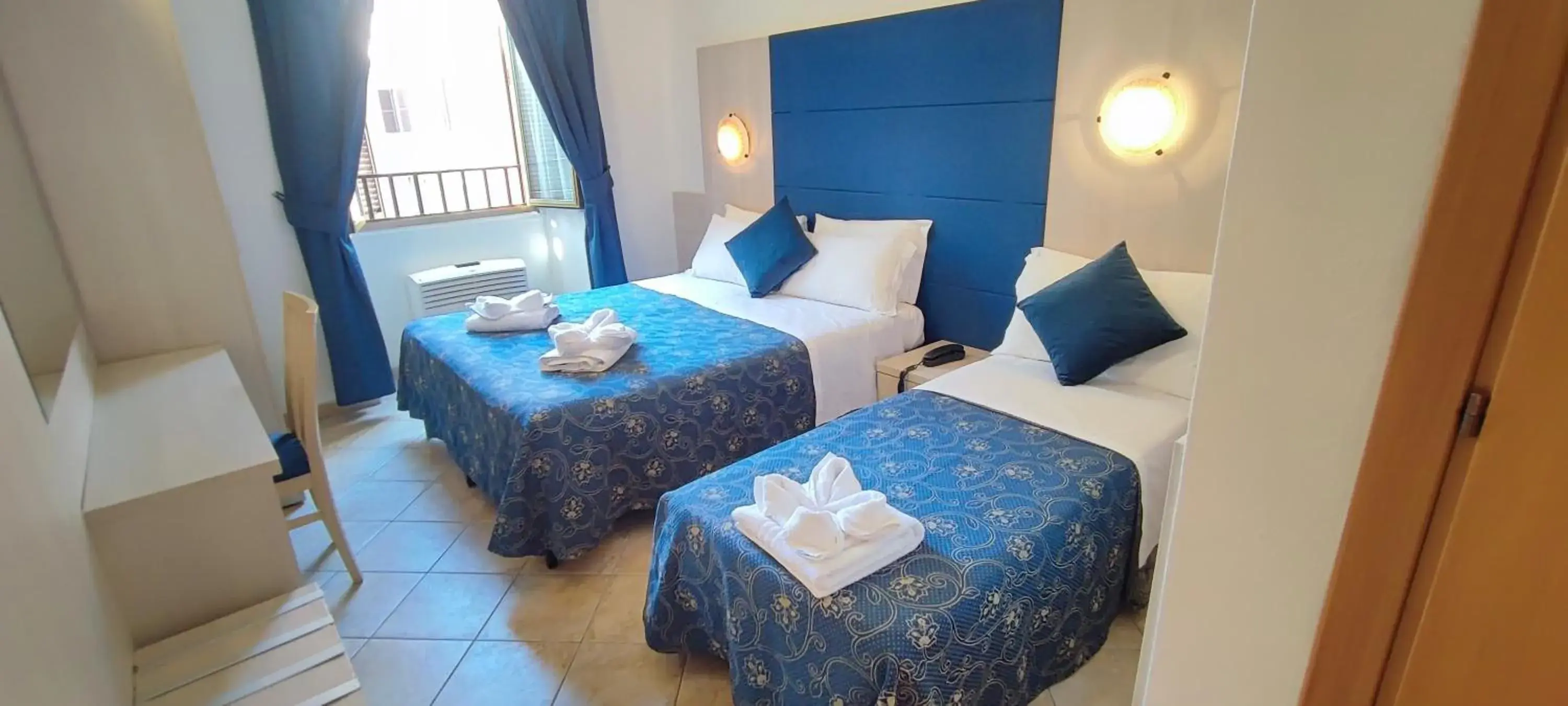 Comfort Triple Room in Albergo Marechiaro Comfort Triple Room in Albergo Marechiaro