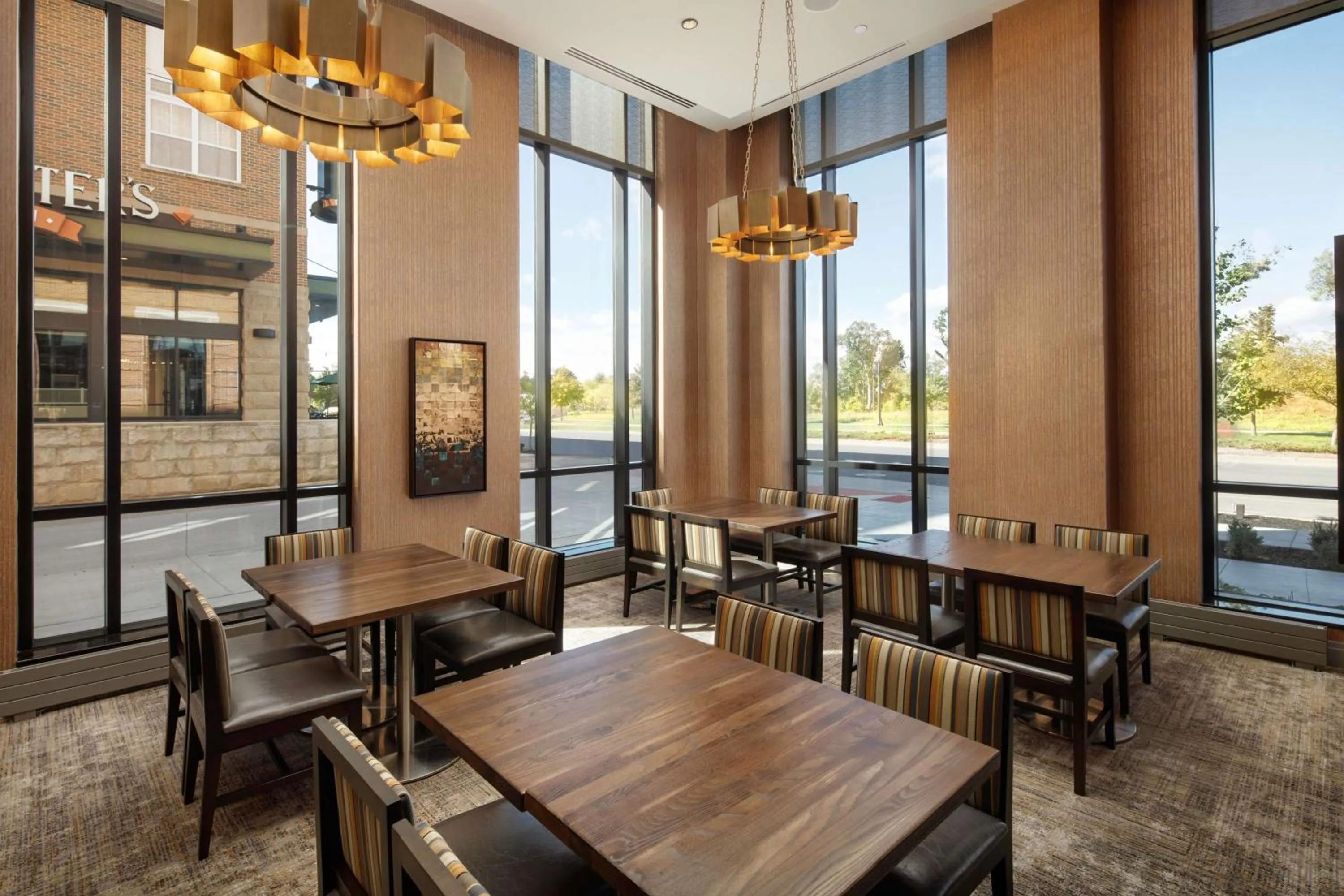 Restaurant/places to eat in Embassy Suites by Hilton South Bend
