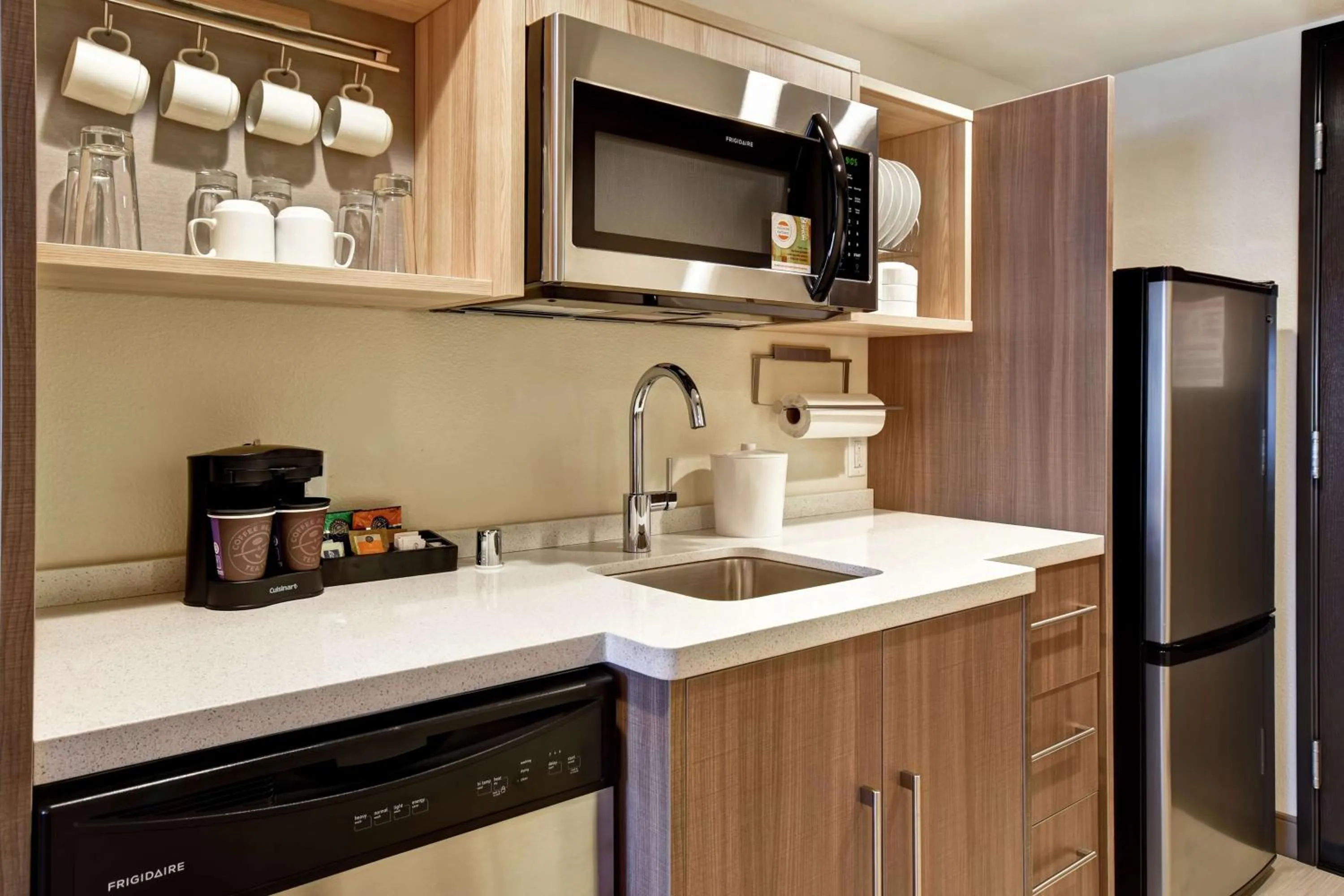 Kitchen or kitchenette in Home2 Suites by Hilton Victorville
