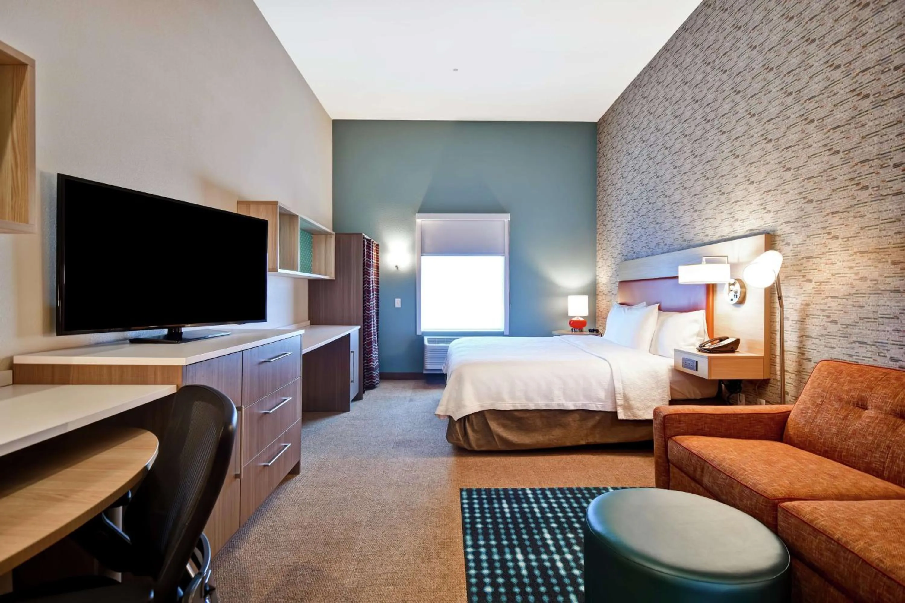 Bedroom, Bed in Home2 Suites by Hilton Victorville