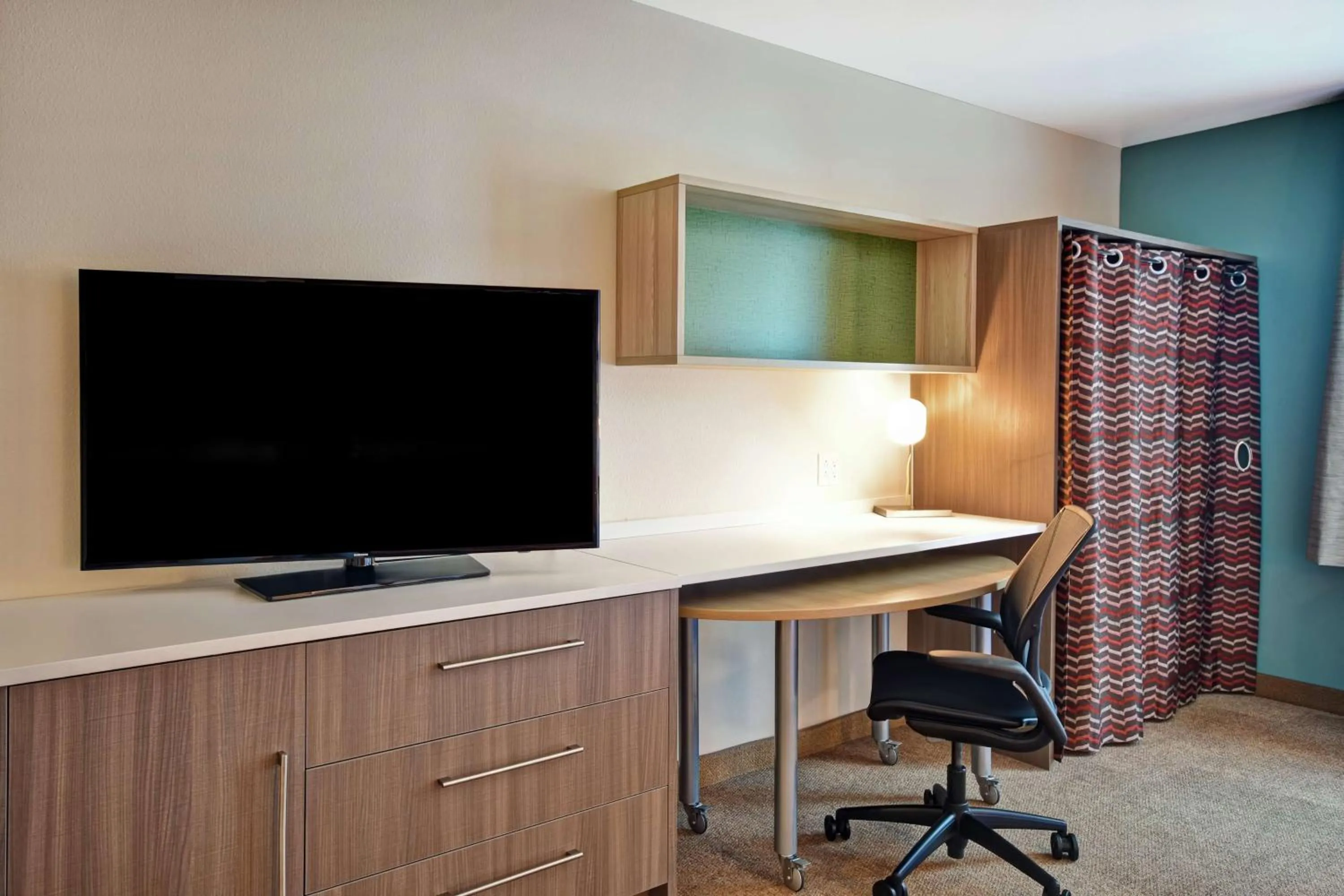 Bedroom in Home2 Suites by Hilton Victorville