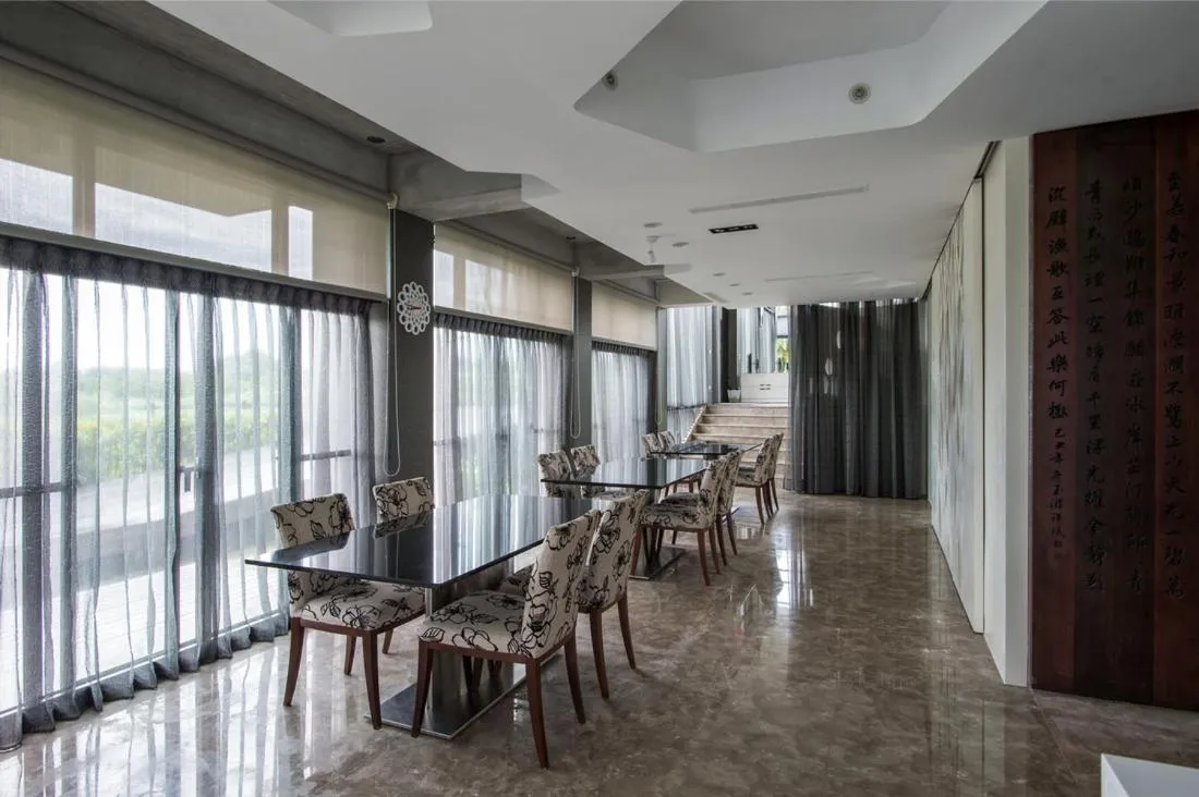 Restaurant/places to eat in Hiten Villa