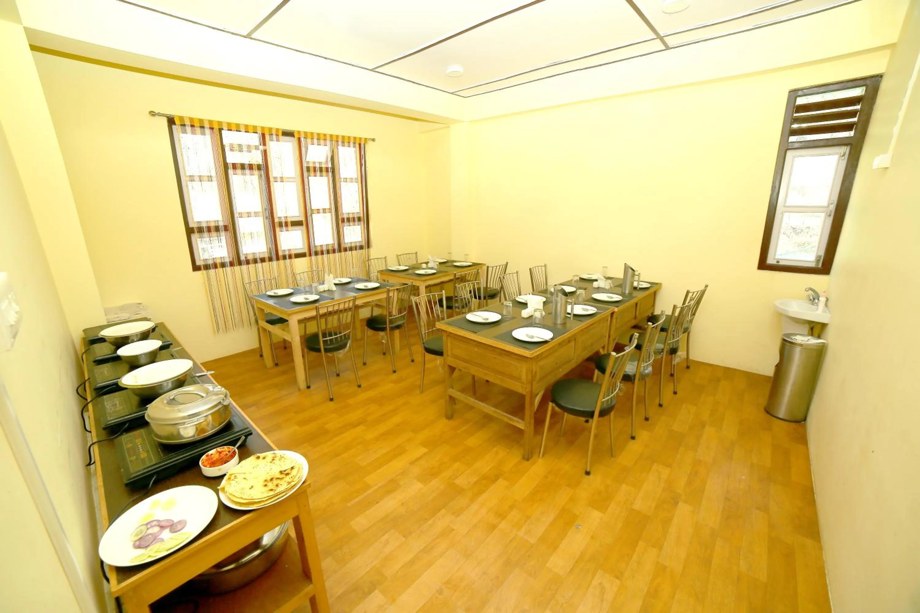 Restaurant/places to eat in Rufina Lachung Deezong