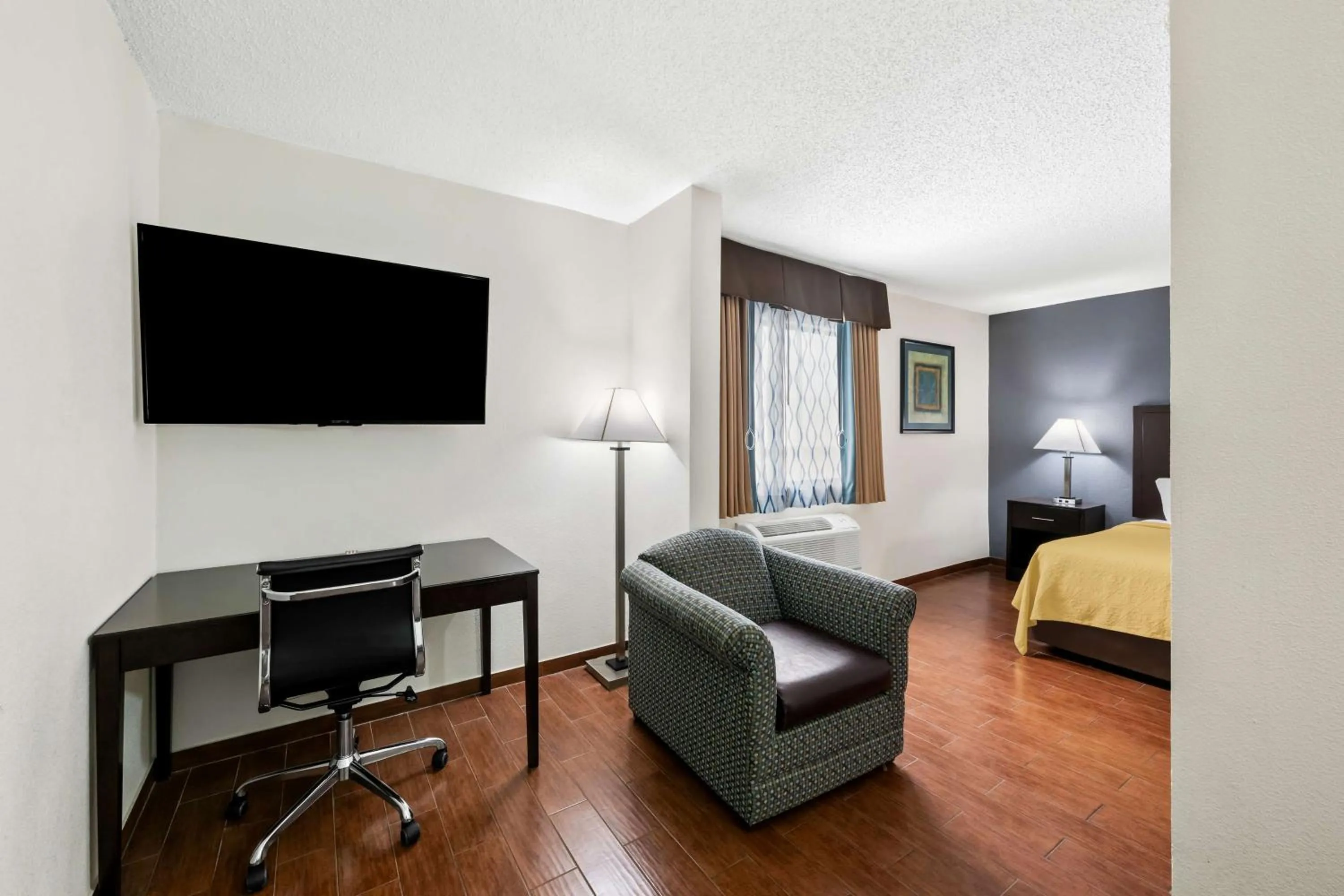 Photo of the whole room, Bed in SureStay Plus Hotel by Best Western Lubbock Medical Center