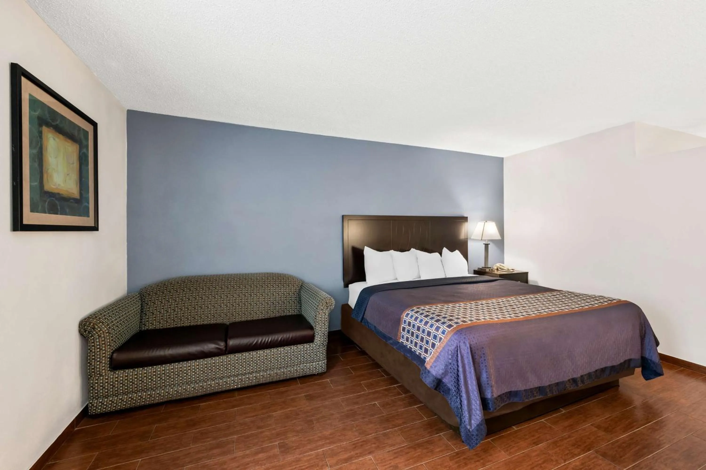 Bedroom, Bed in SureStay Plus Hotel by Best Western Lubbock Medical Center
