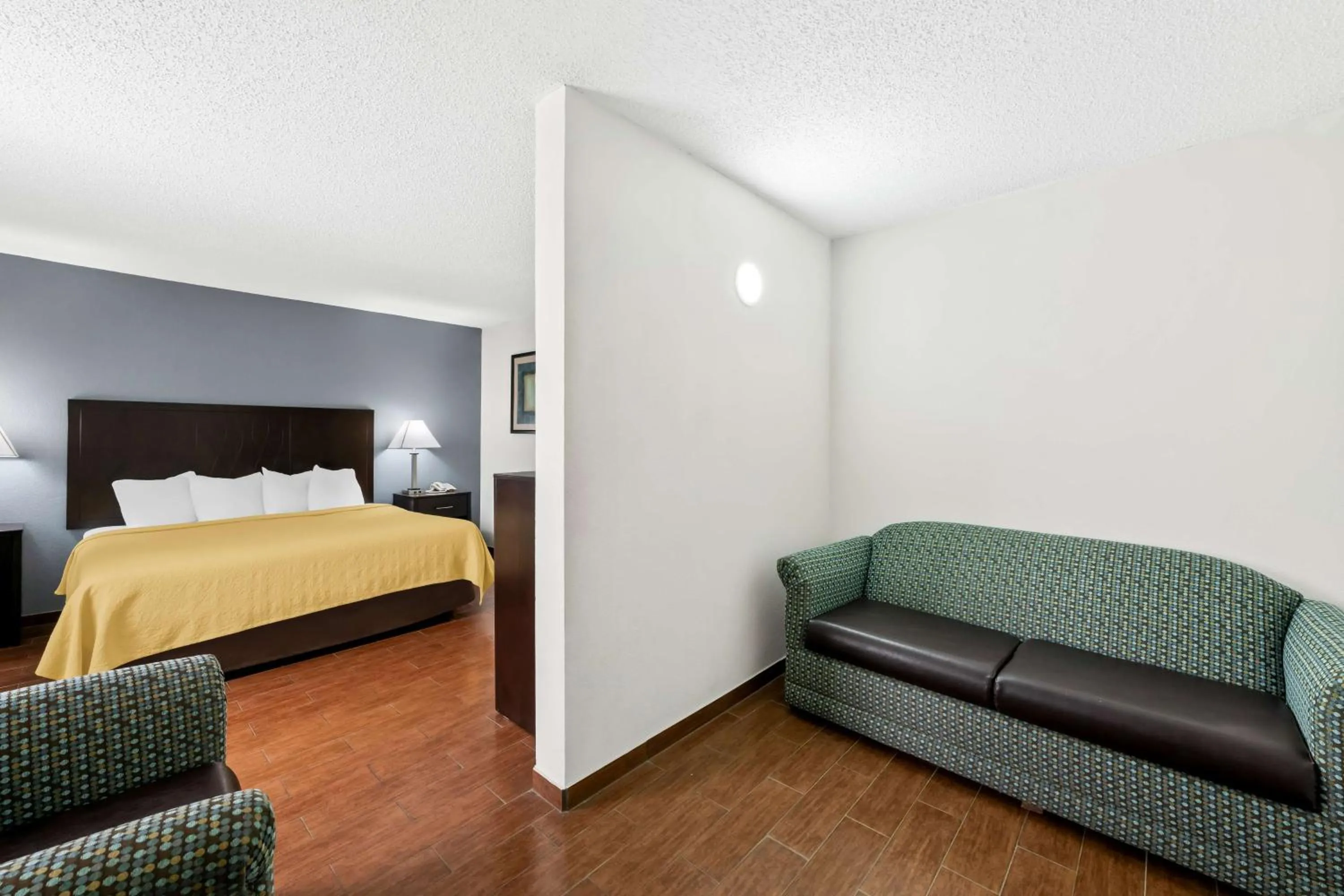 Photo of the whole room, Bed in SureStay Plus Hotel by Best Western Lubbock Medical Center